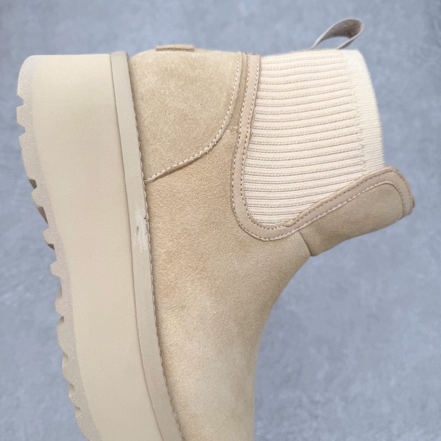 图片[6]-UGG 3258 秋冬羊皮毛一体雪地靴 全鞋采用ZP同厂 隆丰A级澳洲进口羊皮毛一体 品牌代工厂生产线 完全遵循ZP工艺流程 代工厂原厂版师 秉承无原鞋不开发选择 注重每一处细节 市面最正版型 TREADLITE\\\”轻翼\\\”科技外底 轻便/耐用/柔韧/桩型【售后郑重承诺】一个月内若出现重大脱胶/断底等质量问题 直接为您换新！尺码：35 36 37 38 39 40-选品中心