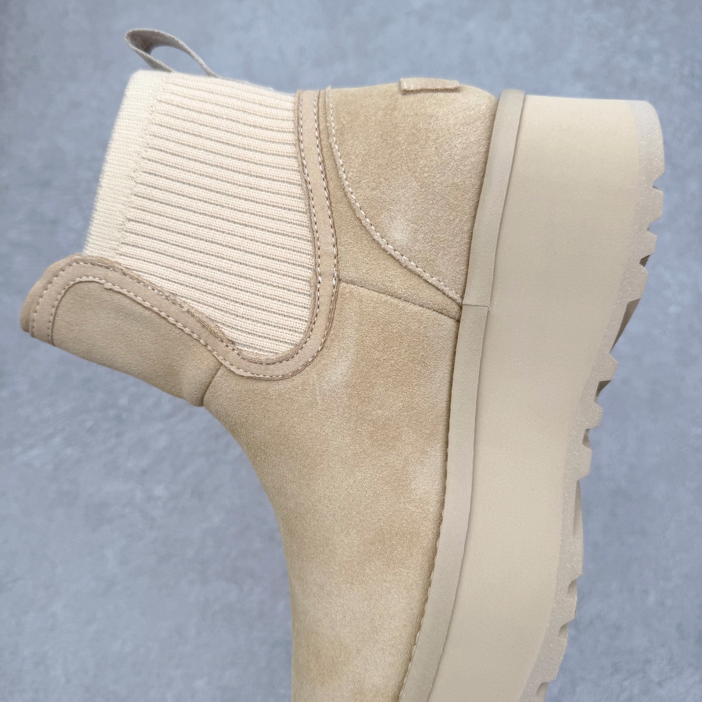 图片[7]-UGG 3258 秋冬羊皮毛一体雪地靴 全鞋采用ZP同厂 隆丰A级澳洲进口羊皮毛一体 品牌代工厂生产线 完全遵循ZP工艺流程 代工厂原厂版师 秉承无原鞋不开发选择 注重每一处细节 市面最正版型 TREADLITE\\\”轻翼\\\”科技外底 轻便/耐用/柔韧/桩型【售后郑重承诺】一个月内若出现重大脱胶/断底等质量问题 直接为您换新！尺码：35 36 37 38 39 40-选品中心