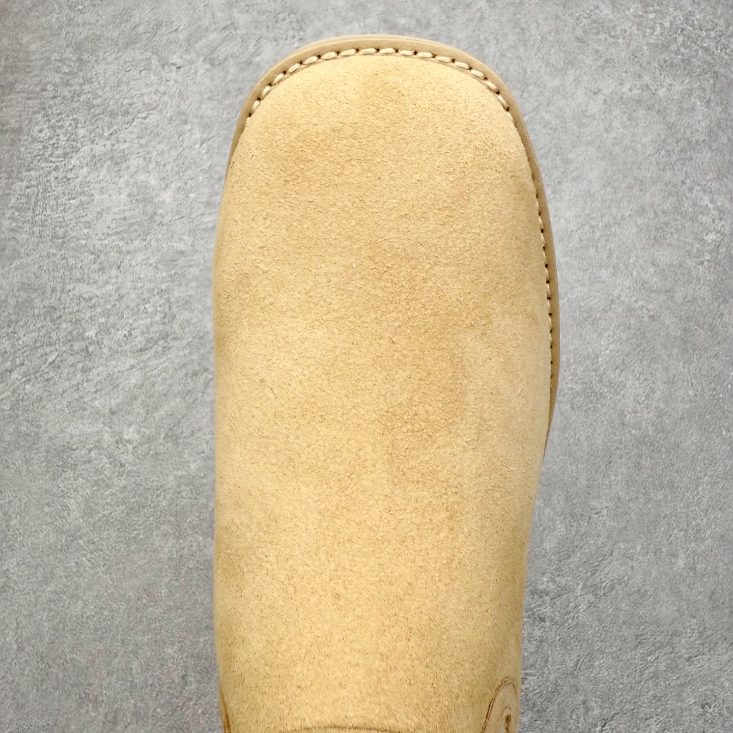 图片[4]-UGG 3258 秋冬羊皮毛一体雪地靴 全鞋采用ZP同厂 隆丰A级澳洲进口羊皮毛一体 品牌代工厂生产线 完全遵循ZP工艺流程 代工厂原厂版师 秉承无原鞋不开发选择 注重每一处细节 市面最正版型 TREADLITE\\\”轻翼\\\”科技外底 轻便/耐用/柔韧/桩型【售后郑重承诺】一个月内若出现重大脱胶/断底等质量问题 直接为您换新！尺码：35 36 37 38 39 40-选品中心