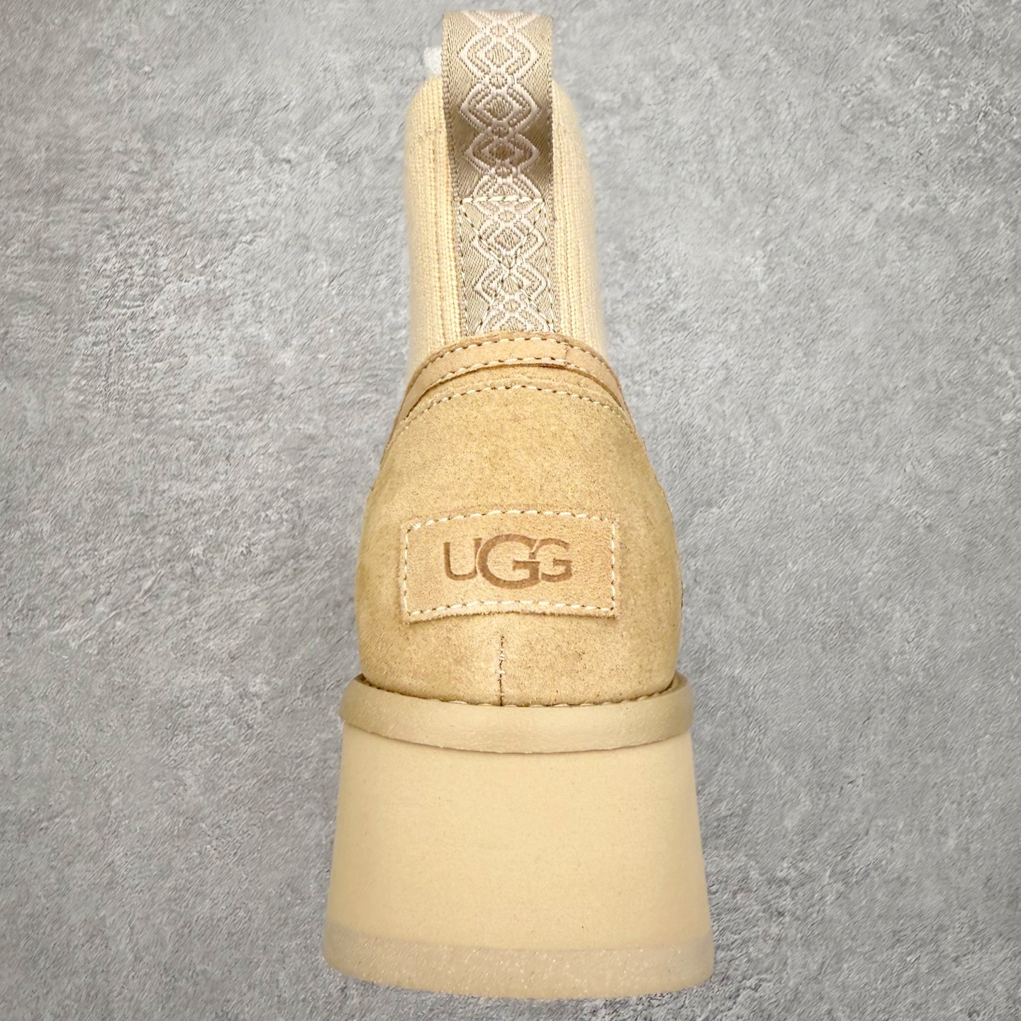 图片[8]-UGG 3258 秋冬羊皮毛一体雪地靴 全鞋采用ZP同厂 隆丰A级澳洲进口羊皮毛一体 品牌代工厂生产线 完全遵循ZP工艺流程 代工厂原厂版师 秉承无原鞋不开发选择 注重每一处细节 市面最正版型 TREADLITE\\\”轻翼\\\”科技外底 轻便/耐用/柔韧/桩型【售后郑重承诺】一个月内若出现重大脱胶/断底等质量问题 直接为您换新！尺码：35 36 37 38 39 40-选品中心