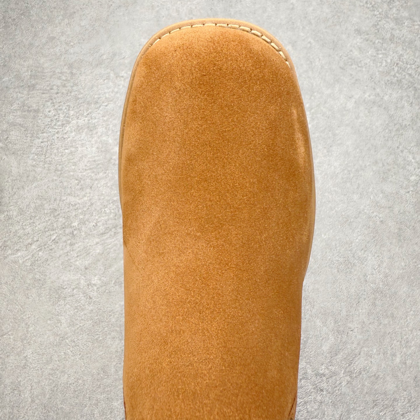 图片[4]-UGG 3258 秋冬羊皮毛一体雪地靴 全鞋采用ZP同厂 隆丰A级澳洲进口羊皮毛一体 品牌代工厂生产线 完全遵循ZP工艺流程 代工厂原厂版师 秉承无原鞋不开发选择 注重每一处细节 市面最正版型 TREADLITE\\\”轻翼\\\”科技外底 轻便/耐用/柔韧/桩型【售后郑重承诺】一个月内若出现重大脱胶/断底等质量问题 直接为您换新！尺码：35 36 37 38 39 40-选品中心