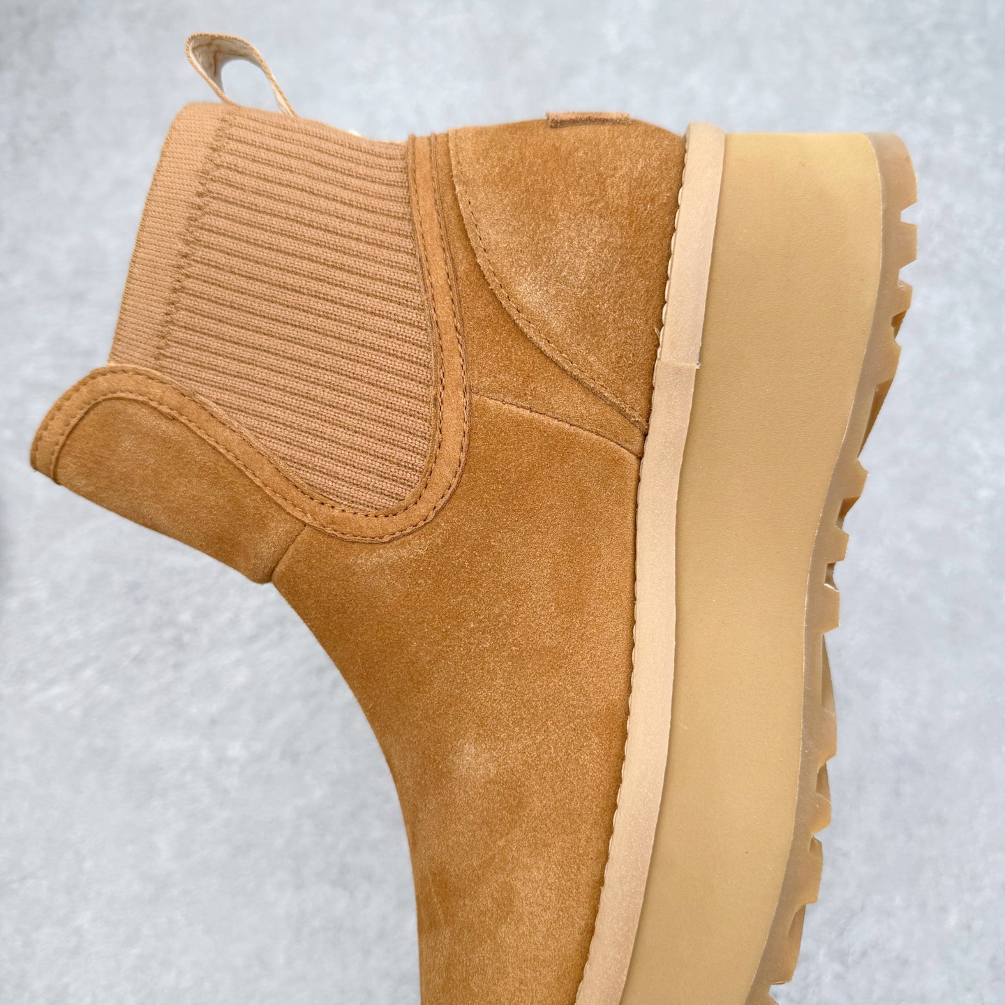 图片[7]-UGG 3258 秋冬羊皮毛一体雪地靴 全鞋采用ZP同厂 隆丰A级澳洲进口羊皮毛一体 品牌代工厂生产线 完全遵循ZP工艺流程 代工厂原厂版师 秉承无原鞋不开发选择 注重每一处细节 市面最正版型 TREADLITE\\\”轻翼\\\”科技外底 轻便/耐用/柔韧/桩型【售后郑重承诺】一个月内若出现重大脱胶/断底等质量问题 直接为您换新！尺码：35 36 37 38 39 40-选品中心