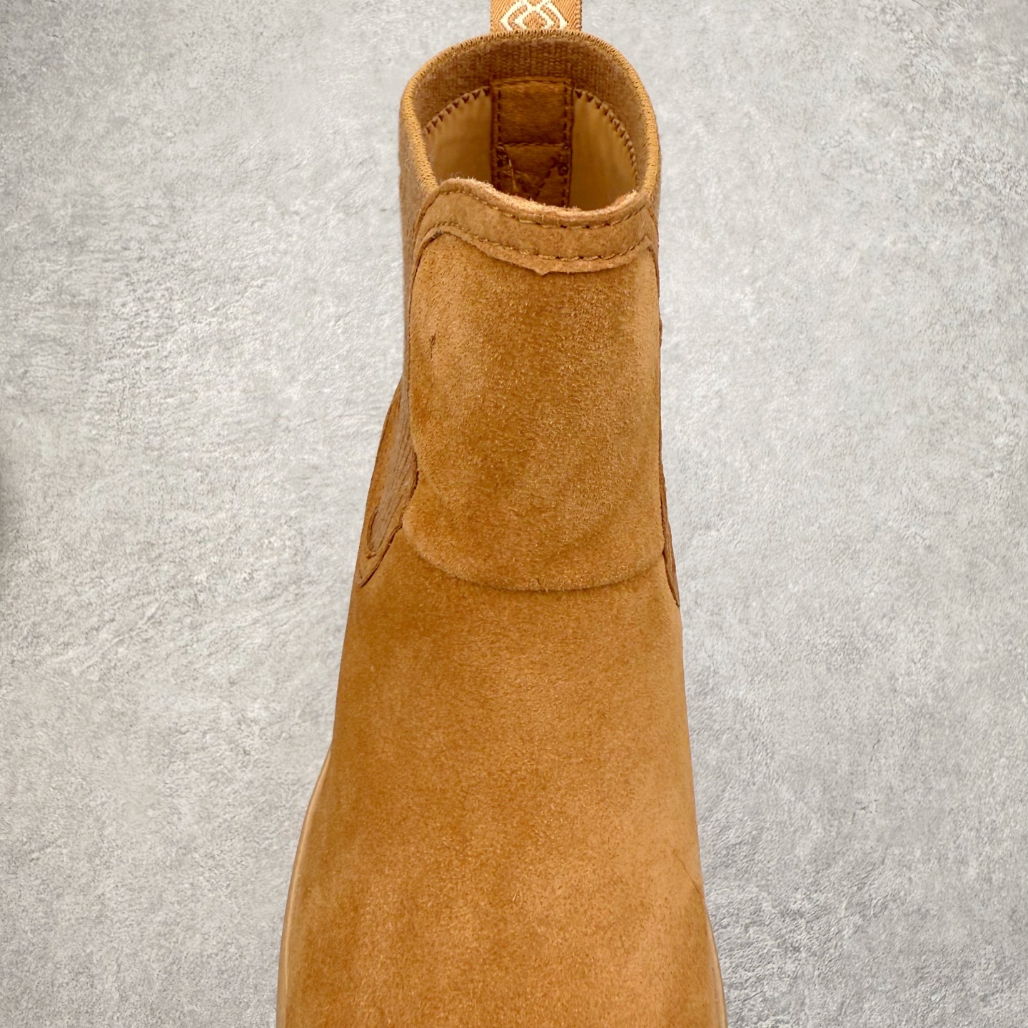 图片[5]-UGG 3258 秋冬羊皮毛一体雪地靴 全鞋采用ZP同厂 隆丰A级澳洲进口羊皮毛一体 品牌代工厂生产线 完全遵循ZP工艺流程 代工厂原厂版师 秉承无原鞋不开发选择 注重每一处细节 市面最正版型 TREADLITE\\\”轻翼\\\”科技外底 轻便/耐用/柔韧/桩型【售后郑重承诺】一个月内若出现重大脱胶/断底等质量问题 直接为您换新！尺码：35 36 37 38 39 40-选品中心