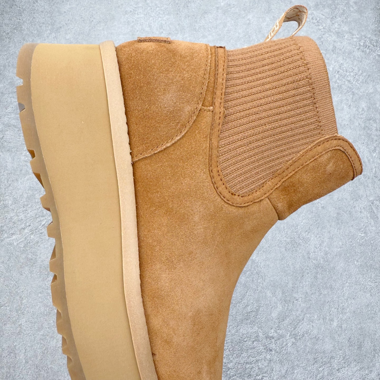 图片[6]-UGG 3258 秋冬羊皮毛一体雪地靴 全鞋采用ZP同厂 隆丰A级澳洲进口羊皮毛一体 品牌代工厂生产线 完全遵循ZP工艺流程 代工厂原厂版师 秉承无原鞋不开发选择 注重每一处细节 市面最正版型 TREADLITE\\\”轻翼\\\”科技外底 轻便/耐用/柔韧/桩型【售后郑重承诺】一个月内若出现重大脱胶/断底等质量问题 直接为您换新！尺码：35 36 37 38 39 40-选品中心