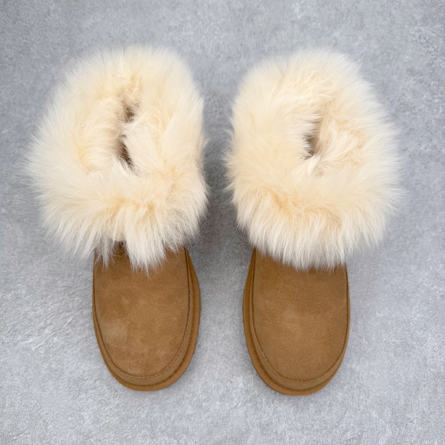 图片[2]-UGG 3832 秋冬羊皮毛一体雪地靴 全鞋采用ZP同厂 隆丰A级澳洲进口羊皮毛一体 品牌代工厂生产线 完全遵循ZP工艺流程 代工厂原厂版师 秉承无原鞋不开发选择 注重每一处细节 市面最正版型 TREADLITE\\\”轻翼\\\”科技外底 轻便/耐用/柔韧/桩型【售后郑重承诺】一个月内若出现重大脱胶/断底等质量问题 直接为您换新！尺码：35 36 37 38 39 40-选品中心