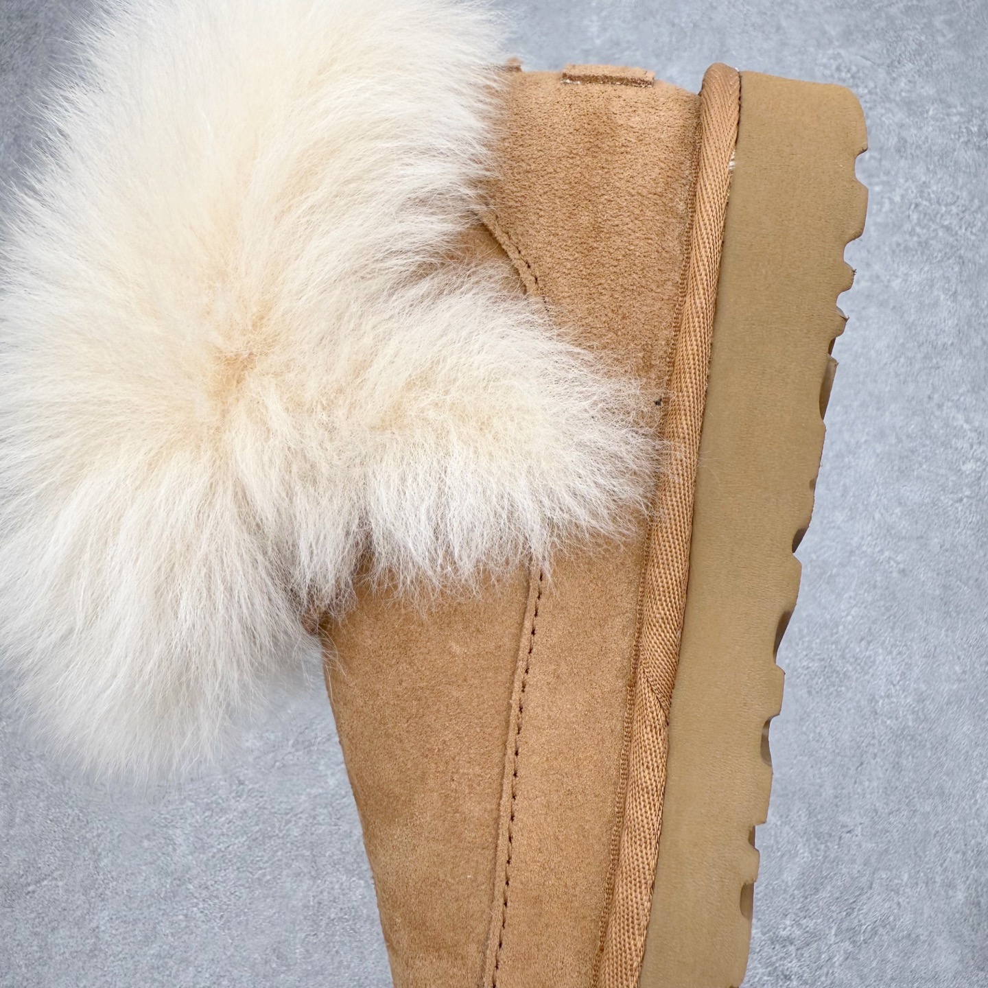 图片[7]-UGG 3832 秋冬羊皮毛一体雪地靴 全鞋采用ZP同厂 隆丰A级澳洲进口羊皮毛一体 品牌代工厂生产线 完全遵循ZP工艺流程 代工厂原厂版师 秉承无原鞋不开发选择 注重每一处细节 市面最正版型 TREADLITE\\\”轻翼\\\”科技外底 轻便/耐用/柔韧/桩型【售后郑重承诺】一个月内若出现重大脱胶/断底等质量问题 直接为您换新！尺码：35 36 37 38 39 40-选品中心