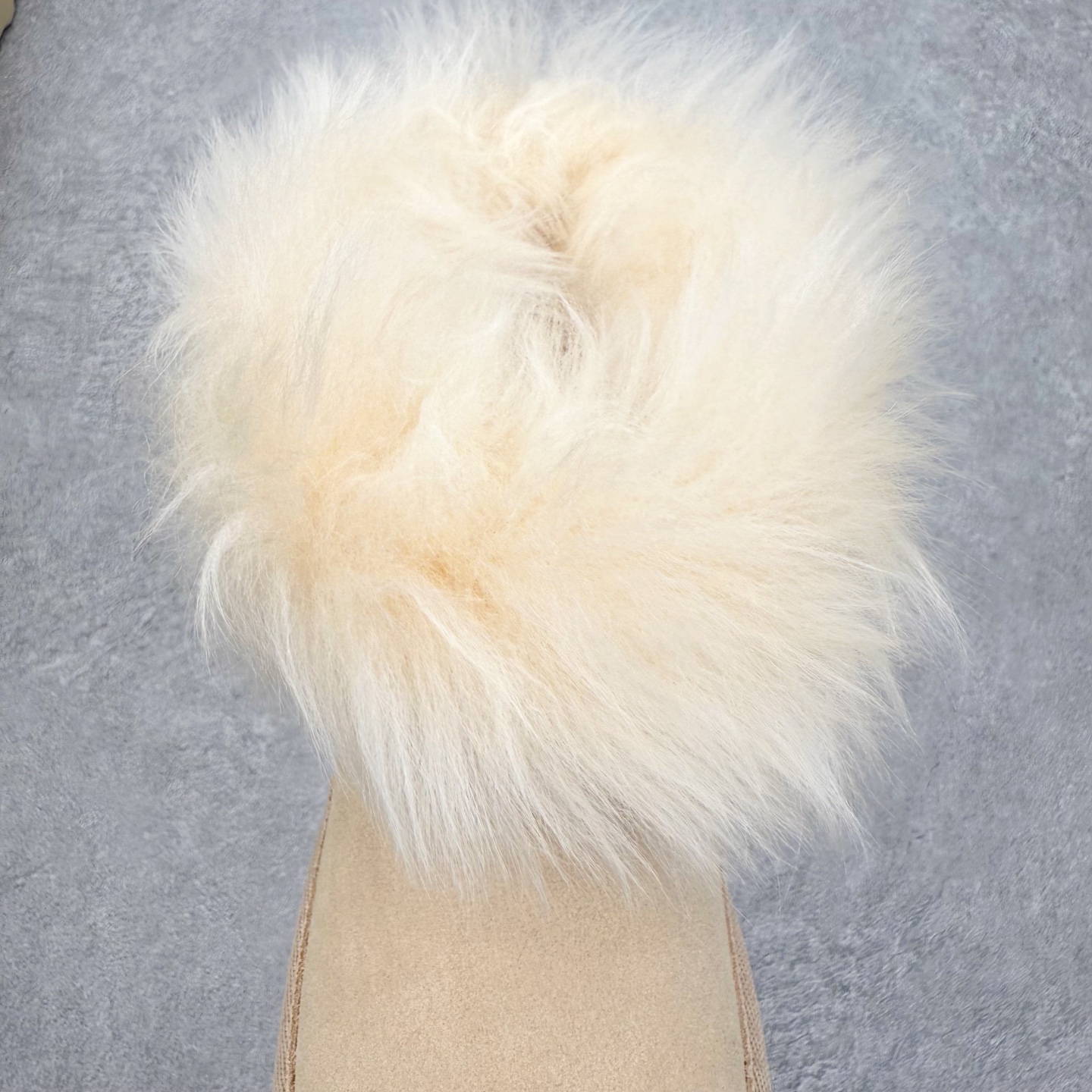 图片[5]-UGG 3832 秋冬羊皮毛一体雪地靴 全鞋采用ZP同厂 隆丰A级澳洲进口羊皮毛一体 品牌代工厂生产线 完全遵循ZP工艺流程 代工厂原厂版师 秉承无原鞋不开发选择 注重每一处细节 市面最正版型 TREADLITE\\\”轻翼\\\”科技外底 轻便/耐用/柔韧/桩型【售后郑重承诺】一个月内若出现重大脱胶/断底等质量问题 直接为您换新！尺码：35 36 37 38 39 40-选品中心