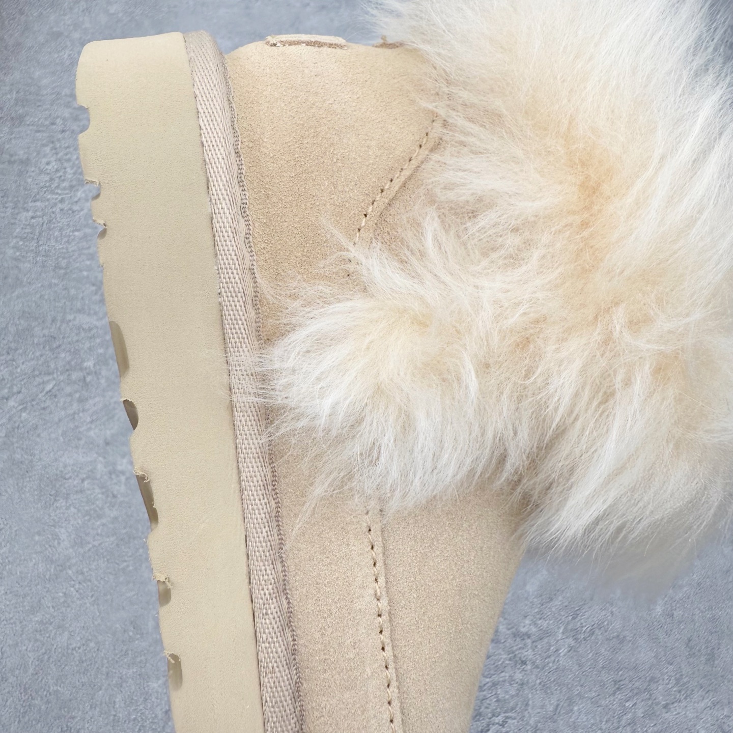 图片[6]-UGG 3832 秋冬羊皮毛一体雪地靴 全鞋采用ZP同厂 隆丰A级澳洲进口羊皮毛一体 品牌代工厂生产线 完全遵循ZP工艺流程 代工厂原厂版师 秉承无原鞋不开发选择 注重每一处细节 市面最正版型 TREADLITE\\\”轻翼\\\”科技外底 轻便/耐用/柔韧/桩型【售后郑重承诺】一个月内若出现重大脱胶/断底等质量问题 直接为您换新！尺码：35 36 37 38 39 40-选品中心