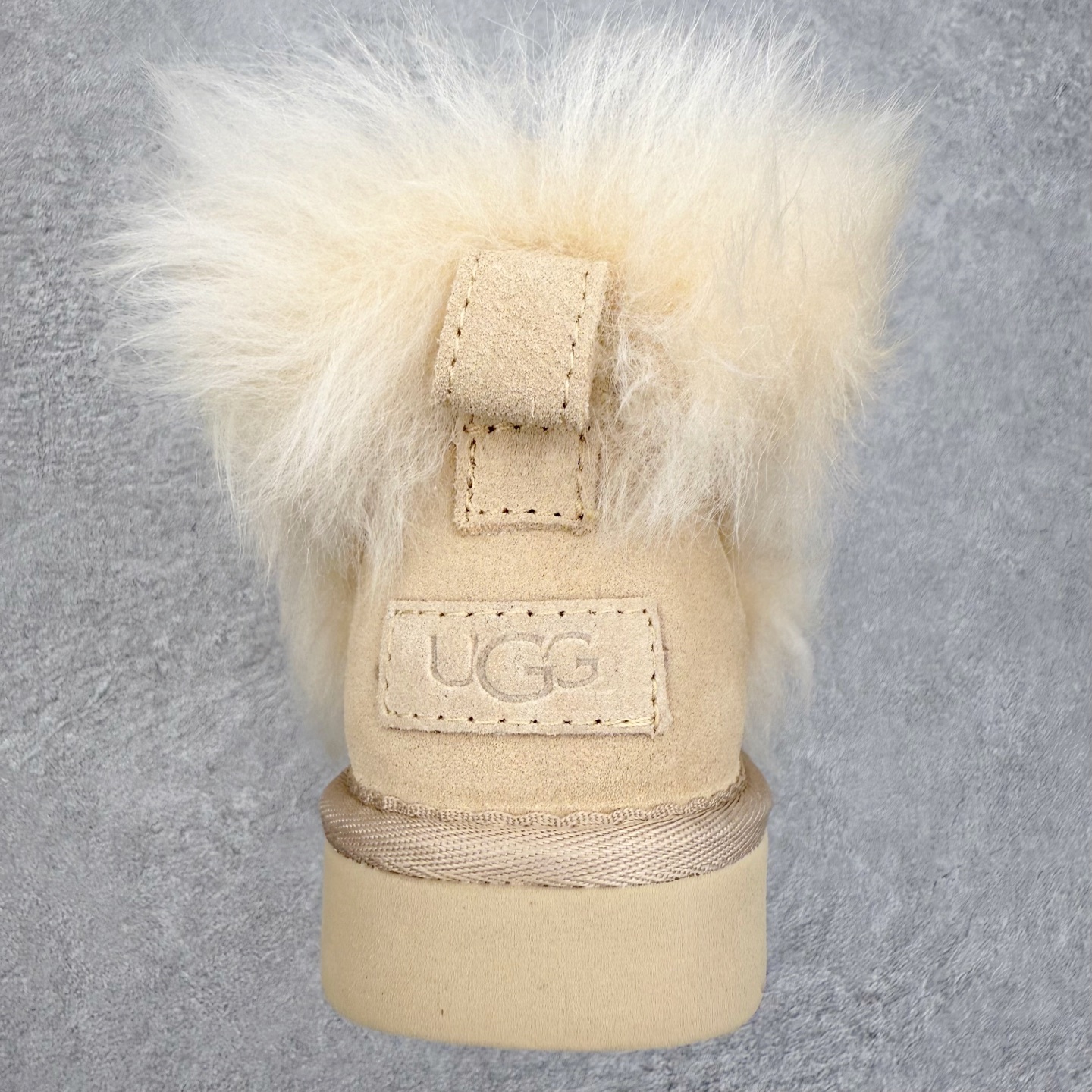 图片[8]-UGG 3832 秋冬羊皮毛一体雪地靴 全鞋采用ZP同厂 隆丰A级澳洲进口羊皮毛一体 品牌代工厂生产线 完全遵循ZP工艺流程 代工厂原厂版师 秉承无原鞋不开发选择 注重每一处细节 市面最正版型 TREADLITE\\\”轻翼\\\”科技外底 轻便/耐用/柔韧/桩型【售后郑重承诺】一个月内若出现重大脱胶/断底等质量问题 直接为您换新！尺码：35 36 37 38 39 40-选品中心