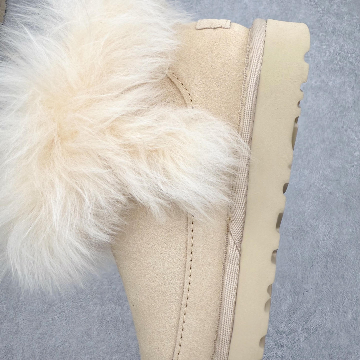 图片[7]-UGG 3832 秋冬羊皮毛一体雪地靴 全鞋采用ZP同厂 隆丰A级澳洲进口羊皮毛一体 品牌代工厂生产线 完全遵循ZP工艺流程 代工厂原厂版师 秉承无原鞋不开发选择 注重每一处细节 市面最正版型 TREADLITE\\\”轻翼\\\”科技外底 轻便/耐用/柔韧/桩型【售后郑重承诺】一个月内若出现重大脱胶/断底等质量问题 直接为您换新！尺码：35 36 37 38 39 40-选品中心