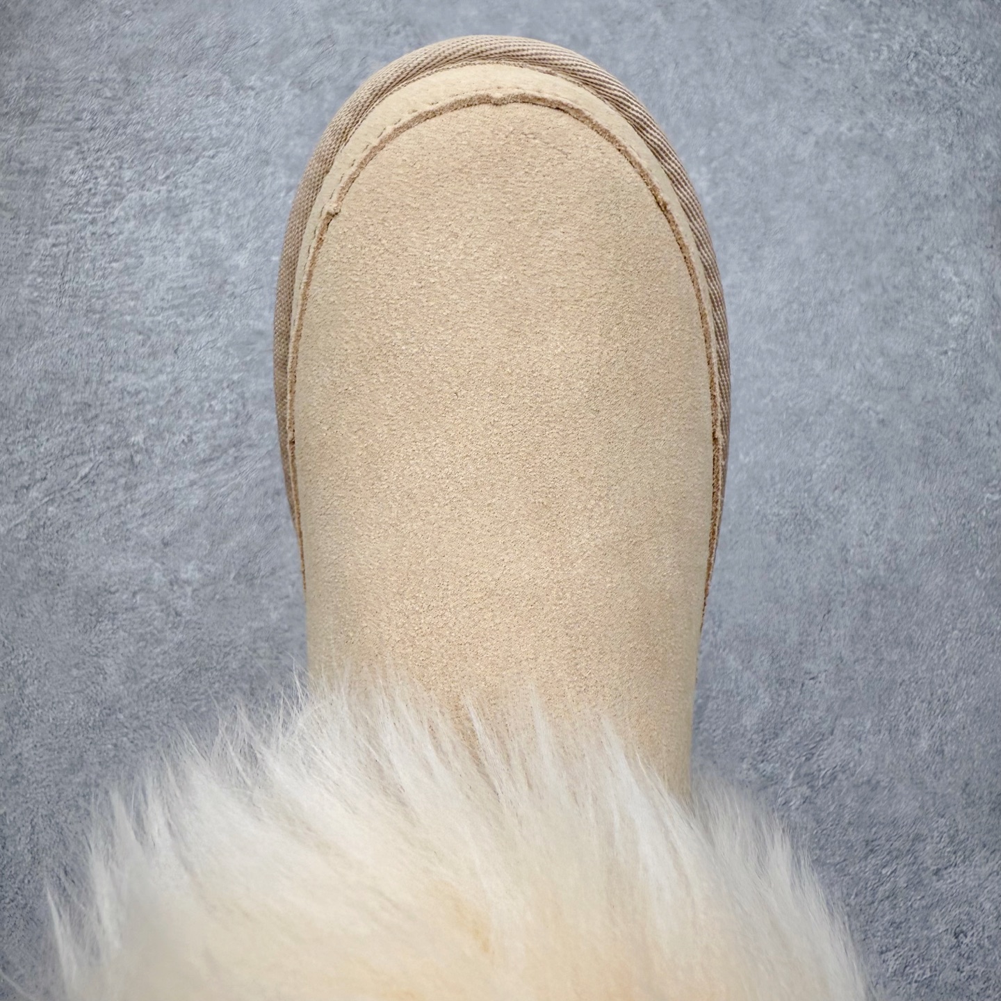 图片[4]-UGG 3832 秋冬羊皮毛一体雪地靴 全鞋采用ZP同厂 隆丰A级澳洲进口羊皮毛一体 品牌代工厂生产线 完全遵循ZP工艺流程 代工厂原厂版师 秉承无原鞋不开发选择 注重每一处细节 市面最正版型 TREADLITE\\\”轻翼\\\”科技外底 轻便/耐用/柔韧/桩型【售后郑重承诺】一个月内若出现重大脱胶/断底等质量问题 直接为您换新！尺码：35 36 37 38 39 40-选品中心