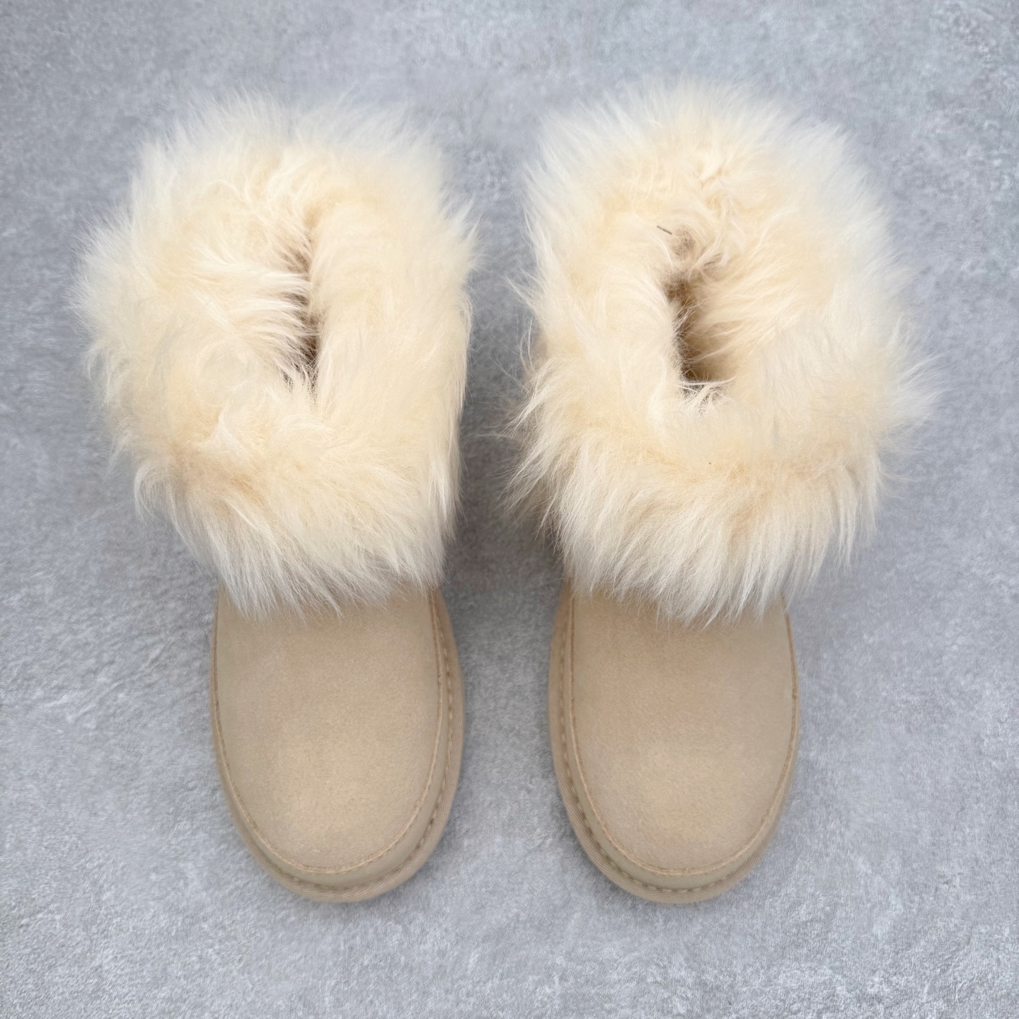 图片[2]-UGG 3832 秋冬羊皮毛一体雪地靴 全鞋采用ZP同厂 隆丰A级澳洲进口羊皮毛一体 品牌代工厂生产线 完全遵循ZP工艺流程 代工厂原厂版师 秉承无原鞋不开发选择 注重每一处细节 市面最正版型 TREADLITE\\\”轻翼\\\”科技外底 轻便/耐用/柔韧/桩型【售后郑重承诺】一个月内若出现重大脱胶/断底等质量问题 直接为您换新！尺码：35 36 37 38 39 40-选品中心