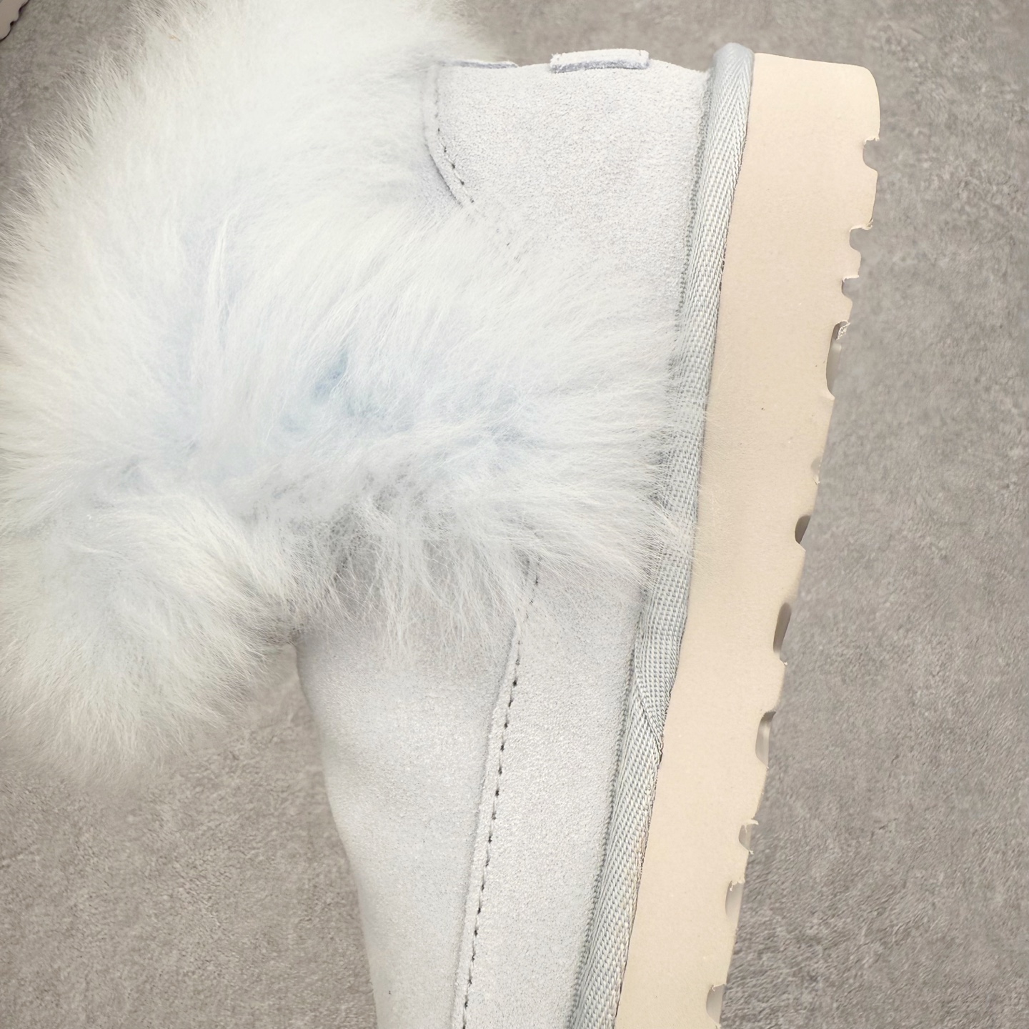 图片[7]-UGG 3832 秋冬羊皮毛一体雪地靴 全鞋采用ZP同厂 隆丰A级澳洲进口羊皮毛一体 品牌代工厂生产线 完全遵循ZP工艺流程 代工厂原厂版师 秉承无原鞋不开发选择 注重每一处细节 市面最正版型 TREADLITE\\\”轻翼\\\”科技外底 轻便/耐用/柔韧/桩型【售后郑重承诺】一个月内若出现重大脱胶/断底等质量问题 直接为您换新！尺码：35 36 37 38 39 40-选品中心