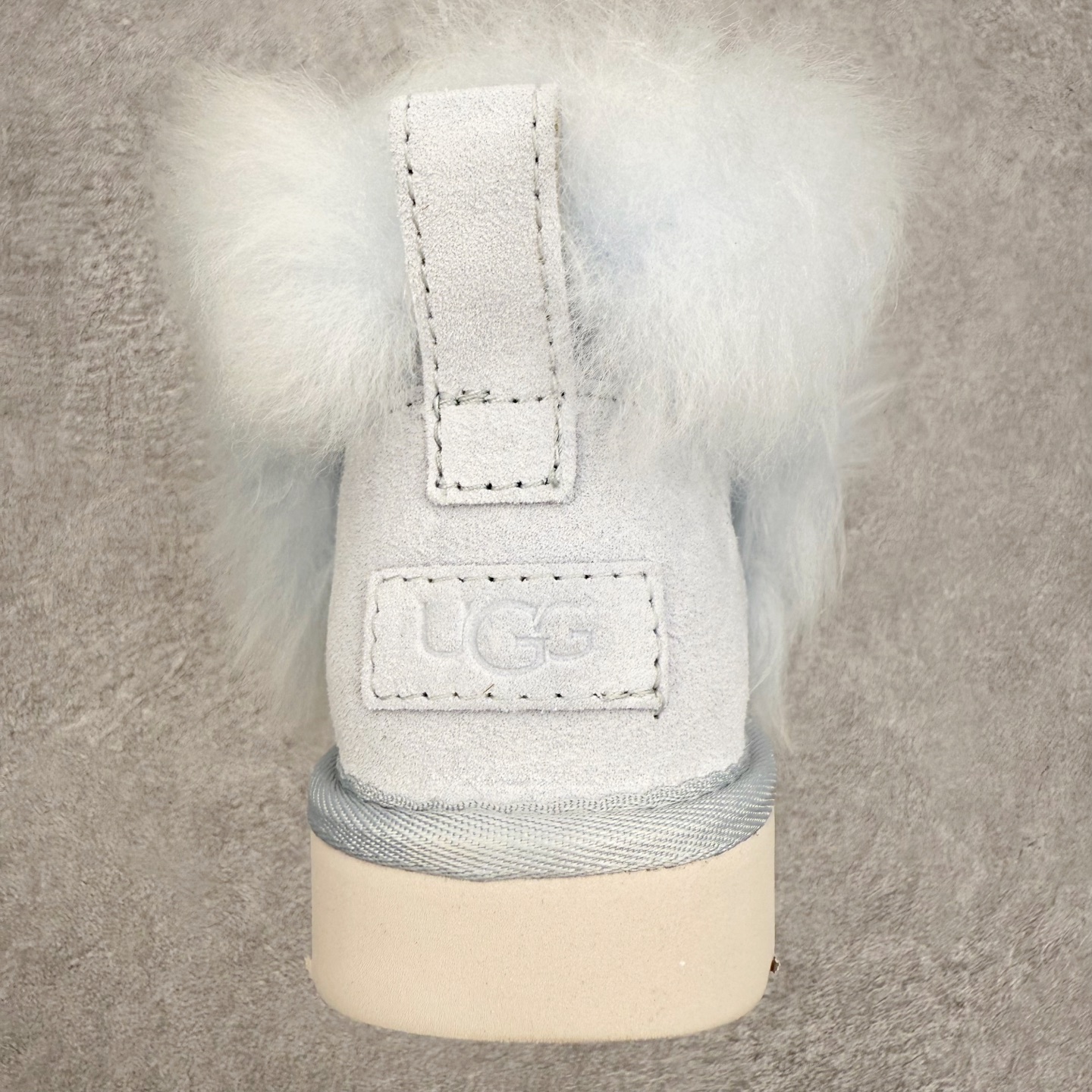 图片[8]-UGG 3832 秋冬羊皮毛一体雪地靴 全鞋采用ZP同厂 隆丰A级澳洲进口羊皮毛一体 品牌代工厂生产线 完全遵循ZP工艺流程 代工厂原厂版师 秉承无原鞋不开发选择 注重每一处细节 市面最正版型 TREADLITE\\\”轻翼\\\”科技外底 轻便/耐用/柔韧/桩型【售后郑重承诺】一个月内若出现重大脱胶/断底等质量问题 直接为您换新！尺码：35 36 37 38 39 40-选品中心