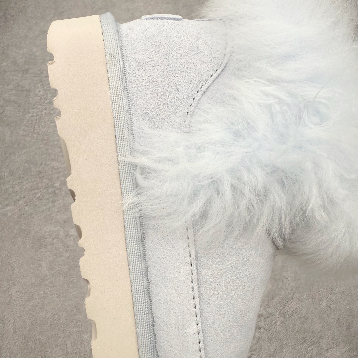 图片[6]-UGG 3832 秋冬羊皮毛一体雪地靴 全鞋采用ZP同厂 隆丰A级澳洲进口羊皮毛一体 品牌代工厂生产线 完全遵循ZP工艺流程 代工厂原厂版师 秉承无原鞋不开发选择 注重每一处细节 市面最正版型 TREADLITE\\\”轻翼\\\”科技外底 轻便/耐用/柔韧/桩型【售后郑重承诺】一个月内若出现重大脱胶/断底等质量问题 直接为您换新！尺码：35 36 37 38 39 40-选品中心