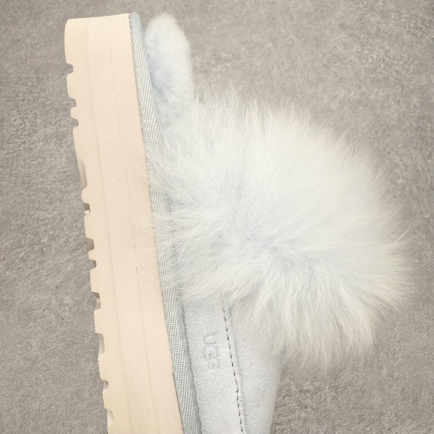 图片[6]-UGG 3930 秋冬羊皮毛一体雪地靴 全鞋采用ZP同厂 隆丰A级澳洲进口羊皮毛一体 品牌代工厂生产线 完全遵循ZP工艺流程 代工厂原厂版师 秉承无原鞋不开发选择 注重每一处细节 市面最正版型 TREADLITE\\\”轻翼\\\”科技外底 轻便/耐用/柔韧/桩型【售后郑重承诺】一个月内若出现重大脱胶/断底等质量问题 直接为您换新！尺码：35 36 37 38 39 40-选品中心