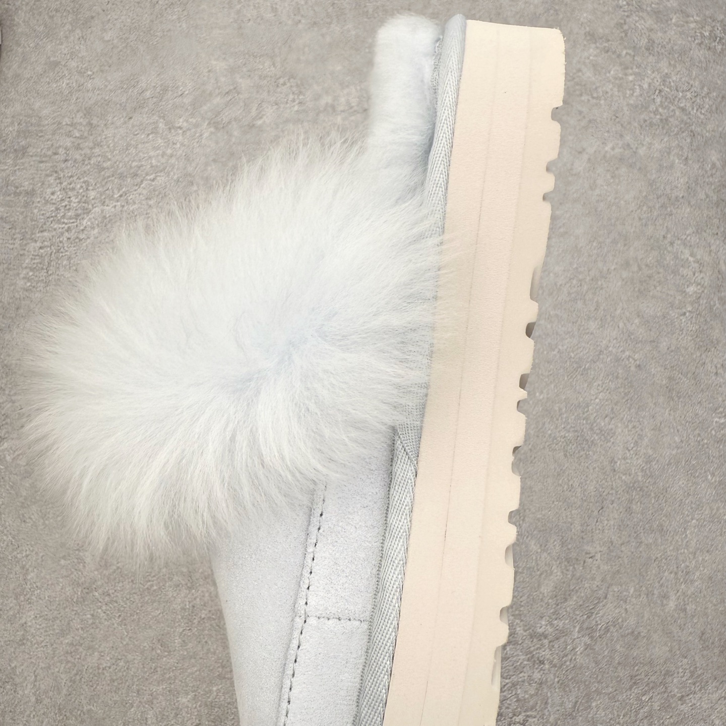 图片[7]-UGG 3930 秋冬羊皮毛一体雪地靴 全鞋采用ZP同厂 隆丰A级澳洲进口羊皮毛一体 品牌代工厂生产线 完全遵循ZP工艺流程 代工厂原厂版师 秉承无原鞋不开发选择 注重每一处细节 市面最正版型 TREADLITE\\\”轻翼\\\”科技外底 轻便/耐用/柔韧/桩型【售后郑重承诺】一个月内若出现重大脱胶/断底等质量问题 直接为您换新！尺码：35 36 37 38 39 40-选品中心