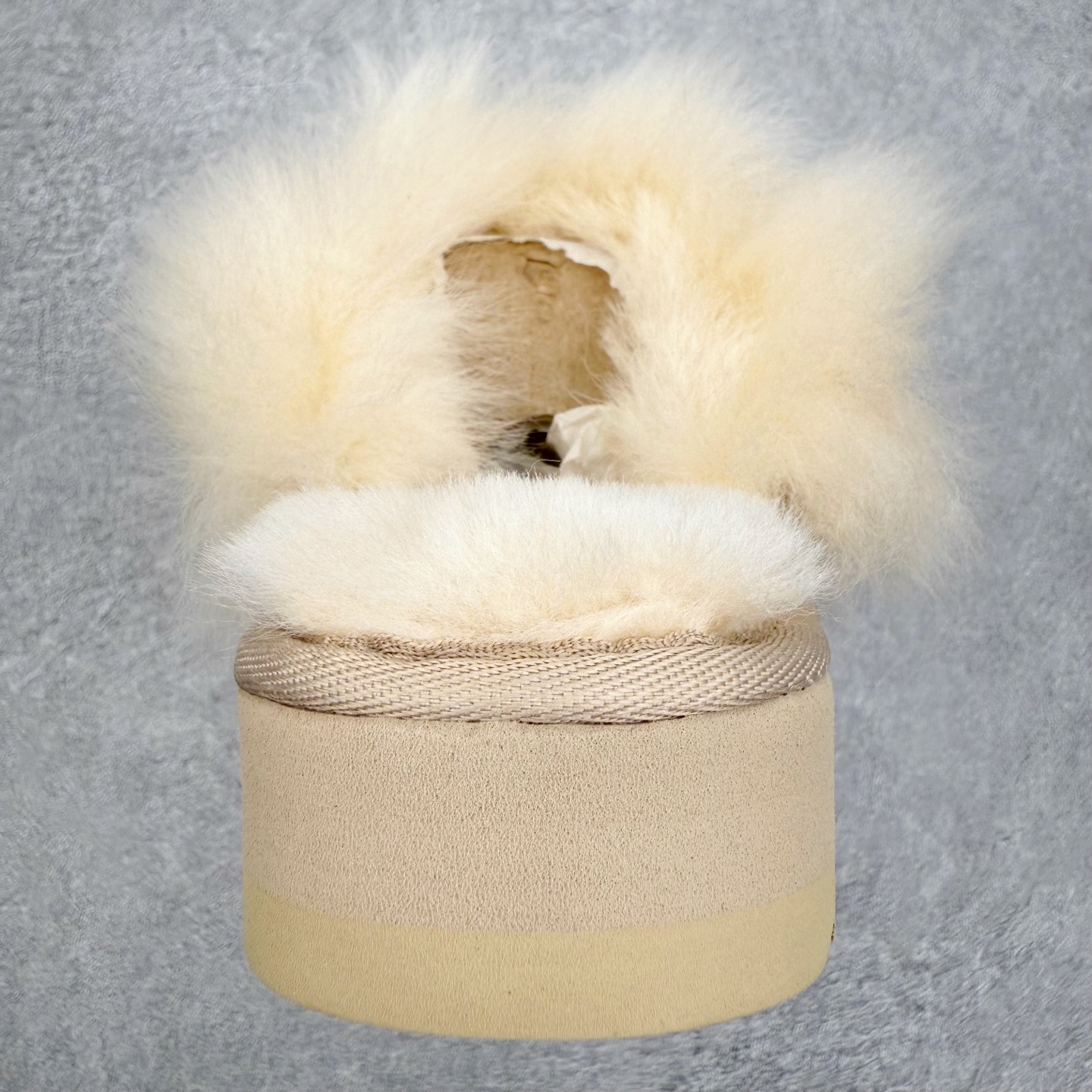 图片[8]-UGG 3930 秋冬羊皮毛一体雪地靴 全鞋采用ZP同厂 隆丰A级澳洲进口羊皮毛一体 品牌代工厂生产线 完全遵循ZP工艺流程 代工厂原厂版师 秉承无原鞋不开发选择 注重每一处细节 市面最正版型 TREADLITE\\\”轻翼\\\”科技外底 轻便/耐用/柔韧/桩型【售后郑重承诺】一个月内若出现重大脱胶/断底等质量问题 直接为您换新！尺码：35 36 37 38 39 40-选品中心