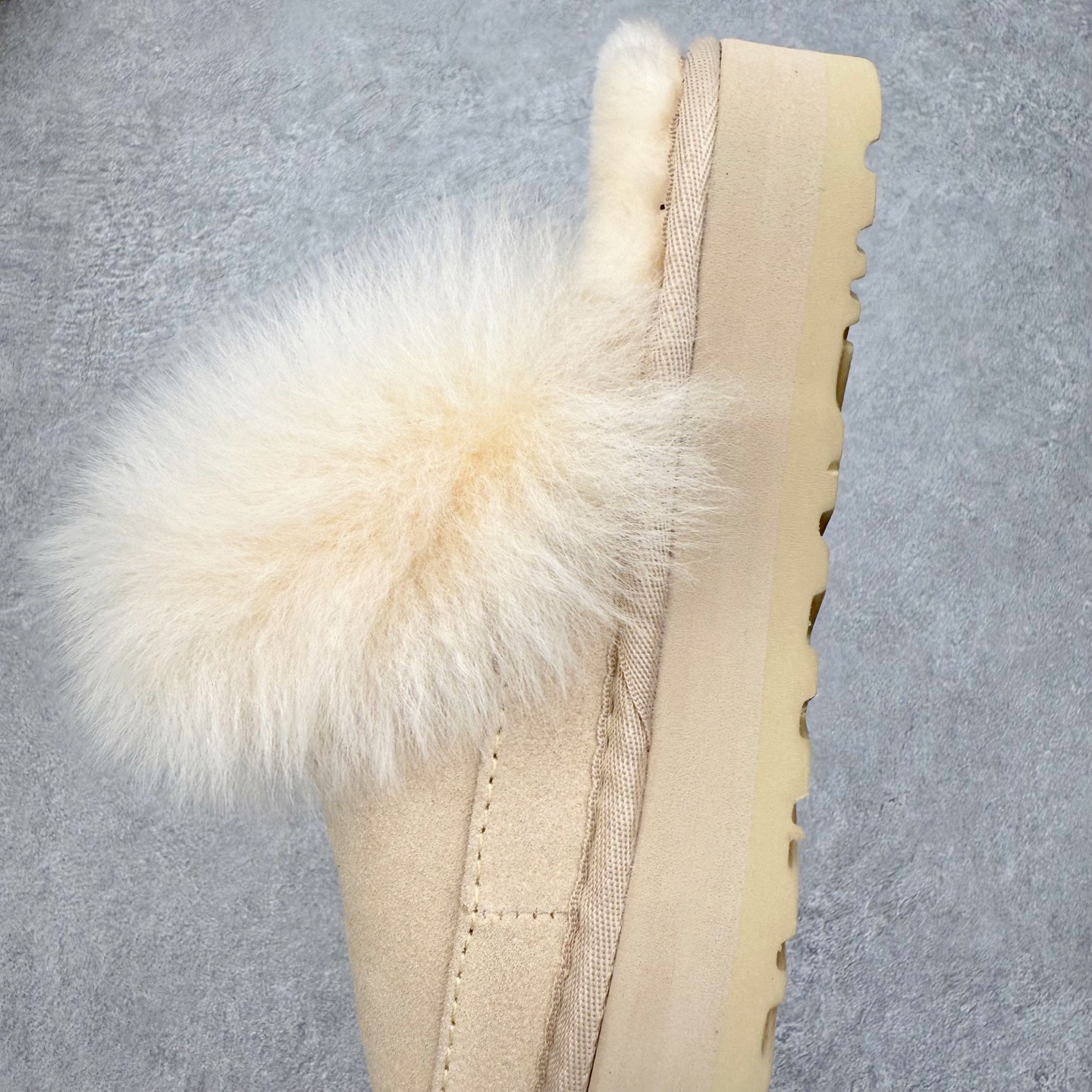 图片[7]-UGG 3930 秋冬羊皮毛一体雪地靴 全鞋采用ZP同厂 隆丰A级澳洲进口羊皮毛一体 品牌代工厂生产线 完全遵循ZP工艺流程 代工厂原厂版师 秉承无原鞋不开发选择 注重每一处细节 市面最正版型 TREADLITE\\\”轻翼\\\”科技外底 轻便/耐用/柔韧/桩型【售后郑重承诺】一个月内若出现重大脱胶/断底等质量问题 直接为您换新！尺码：35 36 37 38 39 40-选品中心