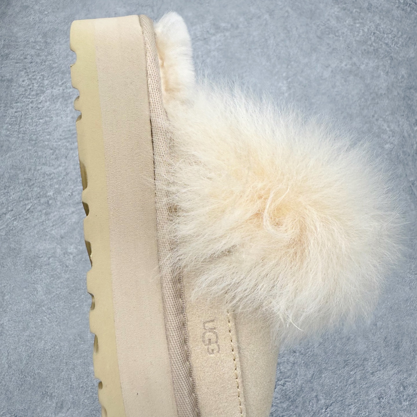 图片[6]-UGG 3930 秋冬羊皮毛一体雪地靴 全鞋采用ZP同厂 隆丰A级澳洲进口羊皮毛一体 品牌代工厂生产线 完全遵循ZP工艺流程 代工厂原厂版师 秉承无原鞋不开发选择 注重每一处细节 市面最正版型 TREADLITE\\\”轻翼\\\”科技外底 轻便/耐用/柔韧/桩型【售后郑重承诺】一个月内若出现重大脱胶/断底等质量问题 直接为您换新！尺码：35 36 37 38 39 40-选品中心