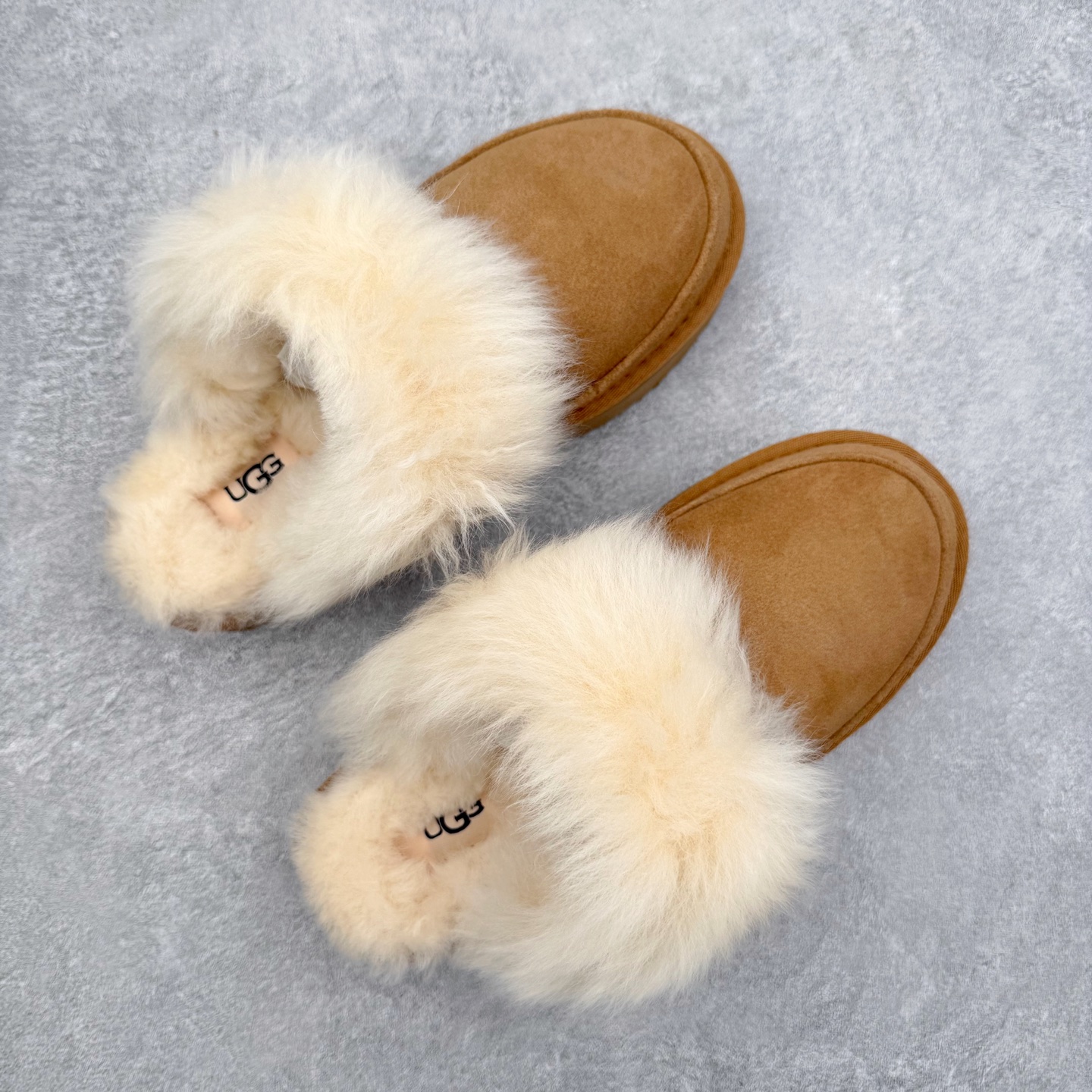 图片[3]-UGG 3930 秋冬羊皮毛一体雪地靴 全鞋采用ZP同厂 隆丰A级澳洲进口羊皮毛一体 品牌代工厂生产线 完全遵循ZP工艺流程 代工厂原厂版师 秉承无原鞋不开发选择 注重每一处细节 市面最正版型 TREADLITE\\\”轻翼\\\”科技外底 轻便/耐用/柔韧/桩型【售后郑重承诺】一个月内若出现重大脱胶/断底等质量问题 直接为您换新！尺码：35 36 37 38 39 40-选品中心