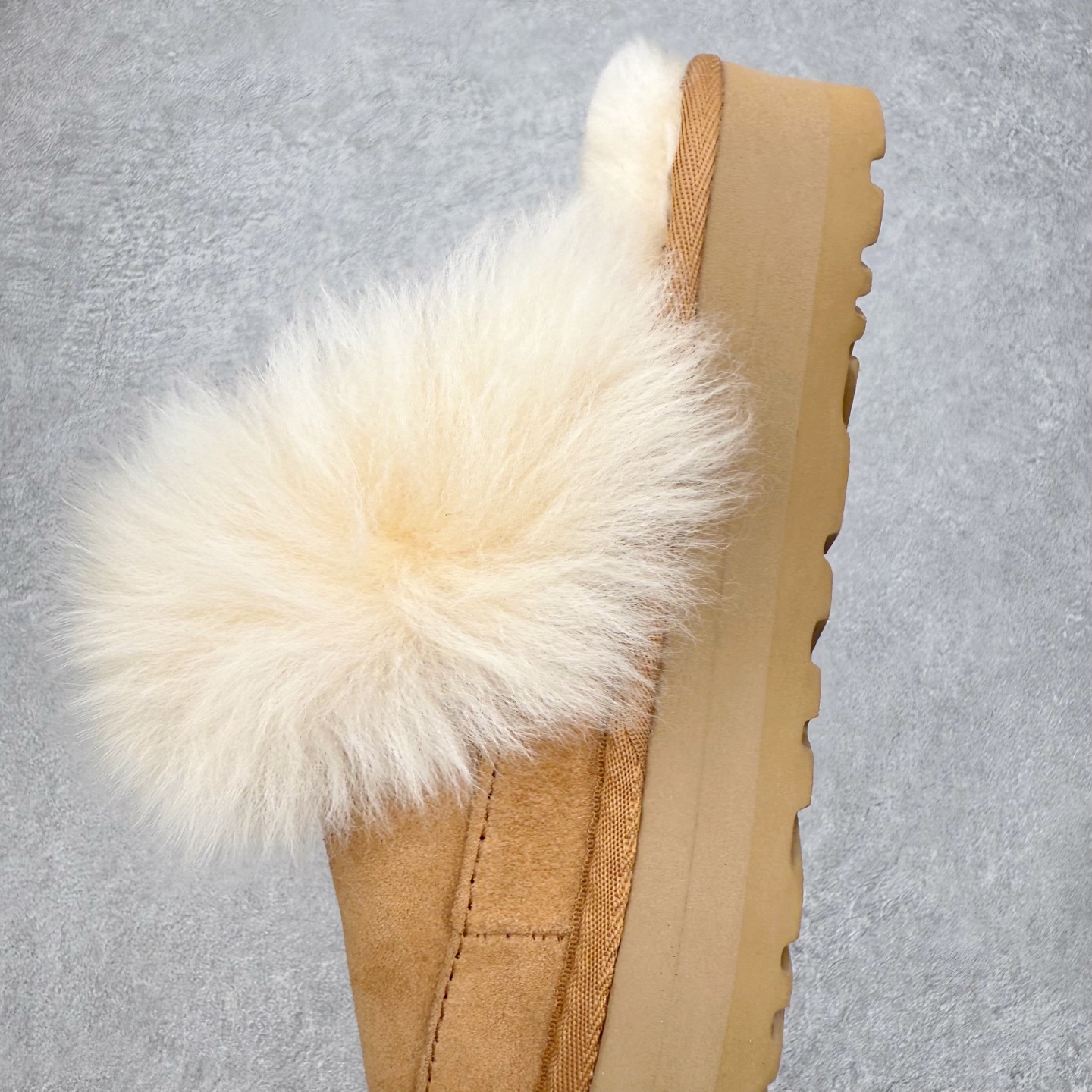 图片[7]-UGG 3930 秋冬羊皮毛一体雪地靴 全鞋采用ZP同厂 隆丰A级澳洲进口羊皮毛一体 品牌代工厂生产线 完全遵循ZP工艺流程 代工厂原厂版师 秉承无原鞋不开发选择 注重每一处细节 市面最正版型 TREADLITE\\\”轻翼\\\”科技外底 轻便/耐用/柔韧/桩型【售后郑重承诺】一个月内若出现重大脱胶/断底等质量问题 直接为您换新！尺码：35 36 37 38 39 40-选品中心