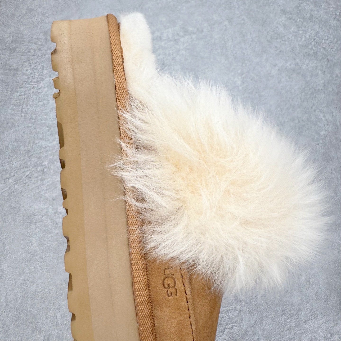 图片[6]-UGG 3930 秋冬羊皮毛一体雪地靴 全鞋采用ZP同厂 隆丰A级澳洲进口羊皮毛一体 品牌代工厂生产线 完全遵循ZP工艺流程 代工厂原厂版师 秉承无原鞋不开发选择 注重每一处细节 市面最正版型 TREADLITE\\\”轻翼\\\”科技外底 轻便/耐用/柔韧/桩型【售后郑重承诺】一个月内若出现重大脱胶/断底等质量问题 直接为您换新！尺码：35 36 37 38 39 40-选品中心