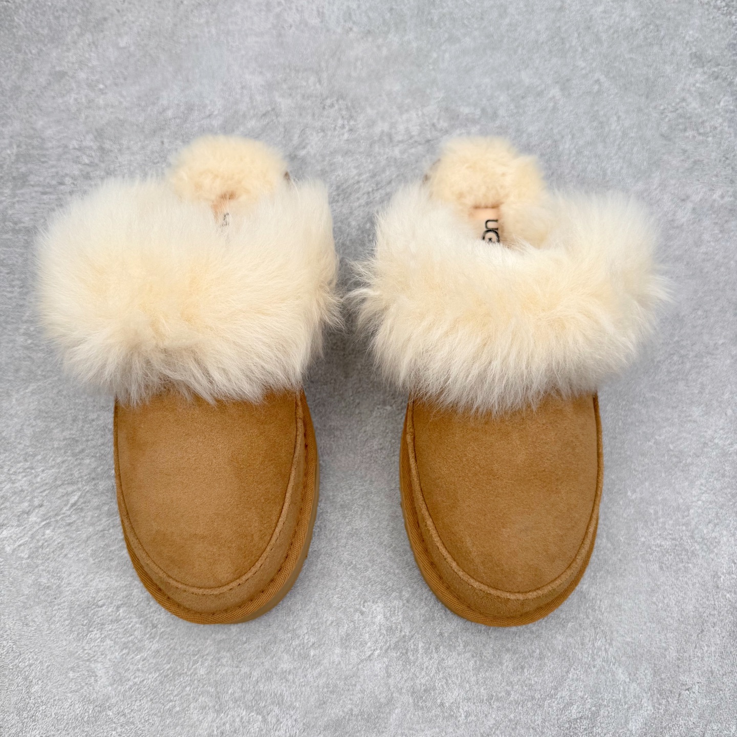 图片[2]-UGG 3930 秋冬羊皮毛一体雪地靴 全鞋采用ZP同厂 隆丰A级澳洲进口羊皮毛一体 品牌代工厂生产线 完全遵循ZP工艺流程 代工厂原厂版师 秉承无原鞋不开发选择 注重每一处细节 市面最正版型 TREADLITE\\\”轻翼\\\”科技外底 轻便/耐用/柔韧/桩型【售后郑重承诺】一个月内若出现重大脱胶/断底等质量问题 直接为您换新！尺码：35 36 37 38 39 40-选品中心