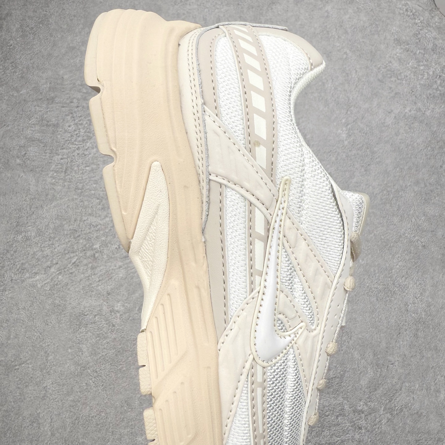 图片[6]-NK Initiator 创始者系列复古老爹鞋运动舒适复古网布合成革减震防滑耐磨低帮休闲跑步鞋 Ins爆火全新韩系古着风 回味经典 采用透气网眼鞋面和支撑覆盖层 自然运动设计的Phlyon中底用于缓冲 BRS 1000碳橡胶外底具有轻质柔韧性 牵引力和耐用性 尺码：36 36.5 37.5 38 38.5 39 40 40.5 41 42 42.5 43 44 45-选品中心