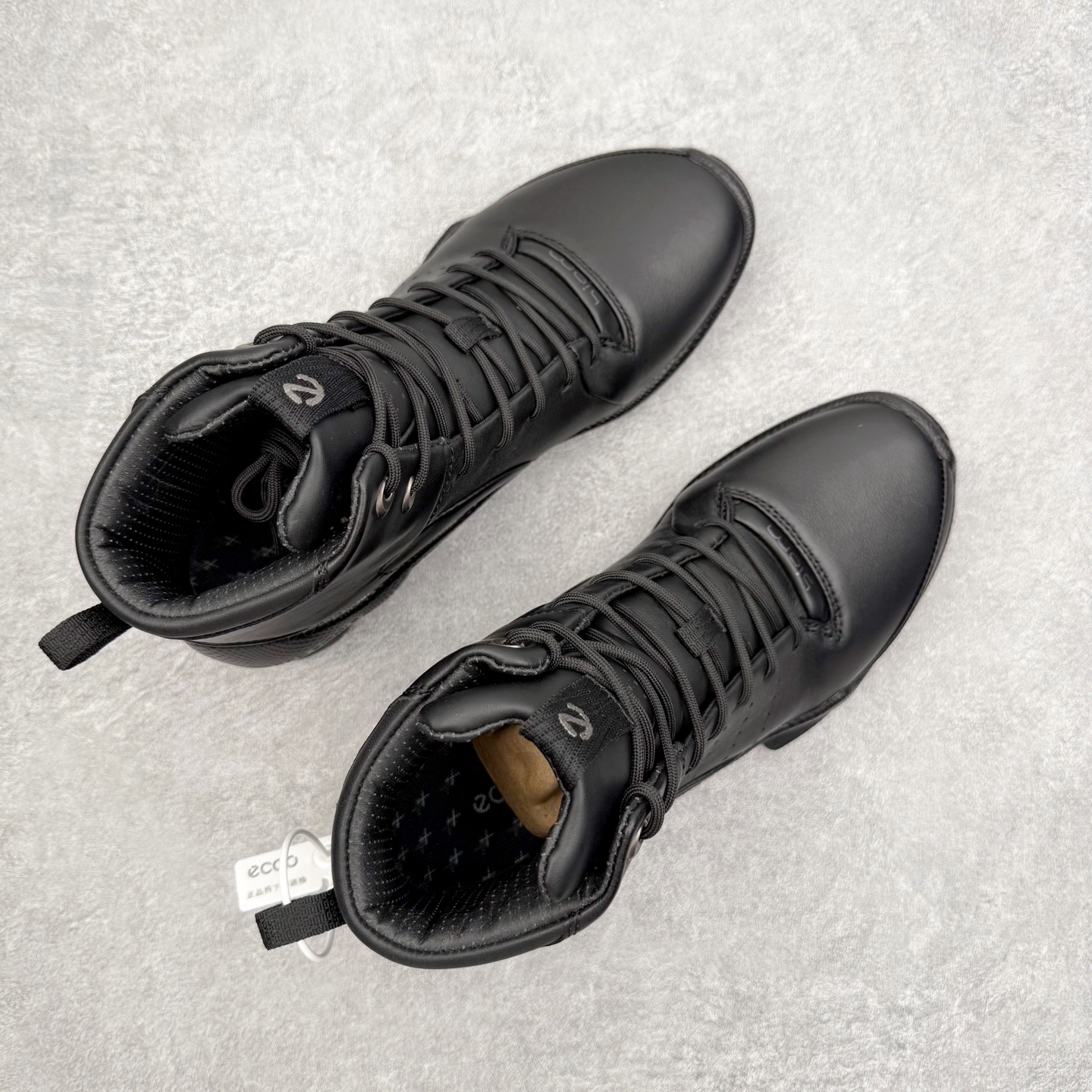 图片[2]-Ecco爱步 Biom C 牛皮 轻盈舒适及踝高帮户外靴 ECCO以三大核心特征为依托：北欧设计风格、鞋履制作、积极的生活方式。北欧设计风格：北欧设计特点是独特、有格调、实用和简约，并且品质优良。鞋履制作：ECCO钟爱鞋履制作以及一切与鞋履制作相关的事物。积极的生活方式：ECCO的创始人希望制作出的鞋履无需磨合，即可完美贴合脚型，帮助人们享受行走的乐趣。ECCO的成功源自其产品质量和创新的技术水平，恪守“鞋遵循双足”的设计理念，将的舒适度和风格融为一体。ECCO跑遍全世界寻找创新的原料。从制革制鞋一体化的设置，源头上控制皮革质量，确保对人体无害。 尺码：38 39 40 41 42 43 44 （皮鞋码）-选品中心