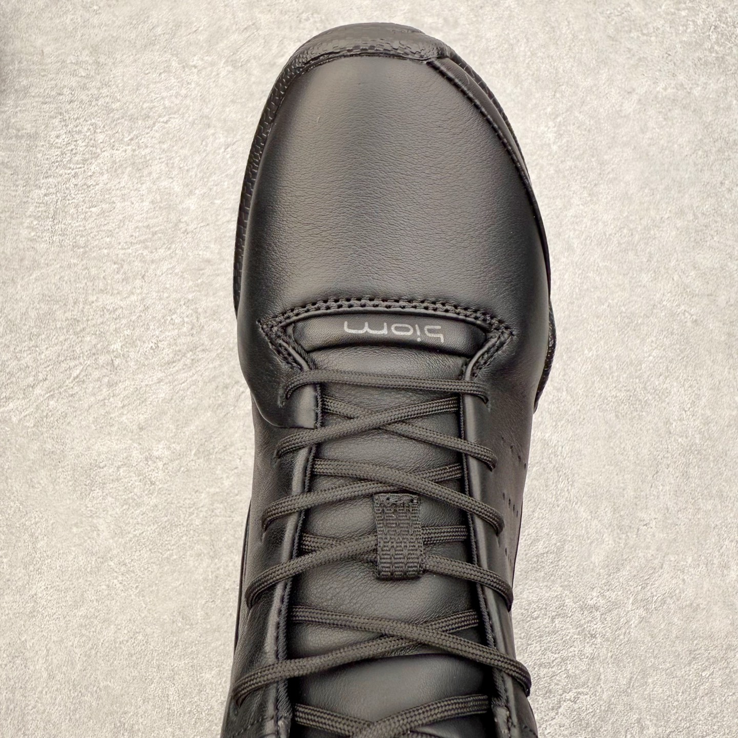 图片[4]-Ecco爱步 Biom C 牛皮 轻盈舒适及踝高帮户外靴 ECCO以三大核心特征为依托：北欧设计风格、鞋履制作、积极的生活方式。北欧设计风格：北欧设计特点是独特、有格调、实用和简约，并且品质优良。鞋履制作：ECCO钟爱鞋履制作以及一切与鞋履制作相关的事物。积极的生活方式：ECCO的创始人希望制作出的鞋履无需磨合，即可完美贴合脚型，帮助人们享受行走的乐趣。ECCO的成功源自其产品质量和创新的技术水平，恪守“鞋遵循双足”的设计理念，将的舒适度和风格融为一体。ECCO跑遍全世界寻找创新的原料。从制革制鞋一体化的设置，源头上控制皮革质量，确保对人体无害。 尺码：38 39 40 41 42 43 44 （皮鞋码）-选品中心