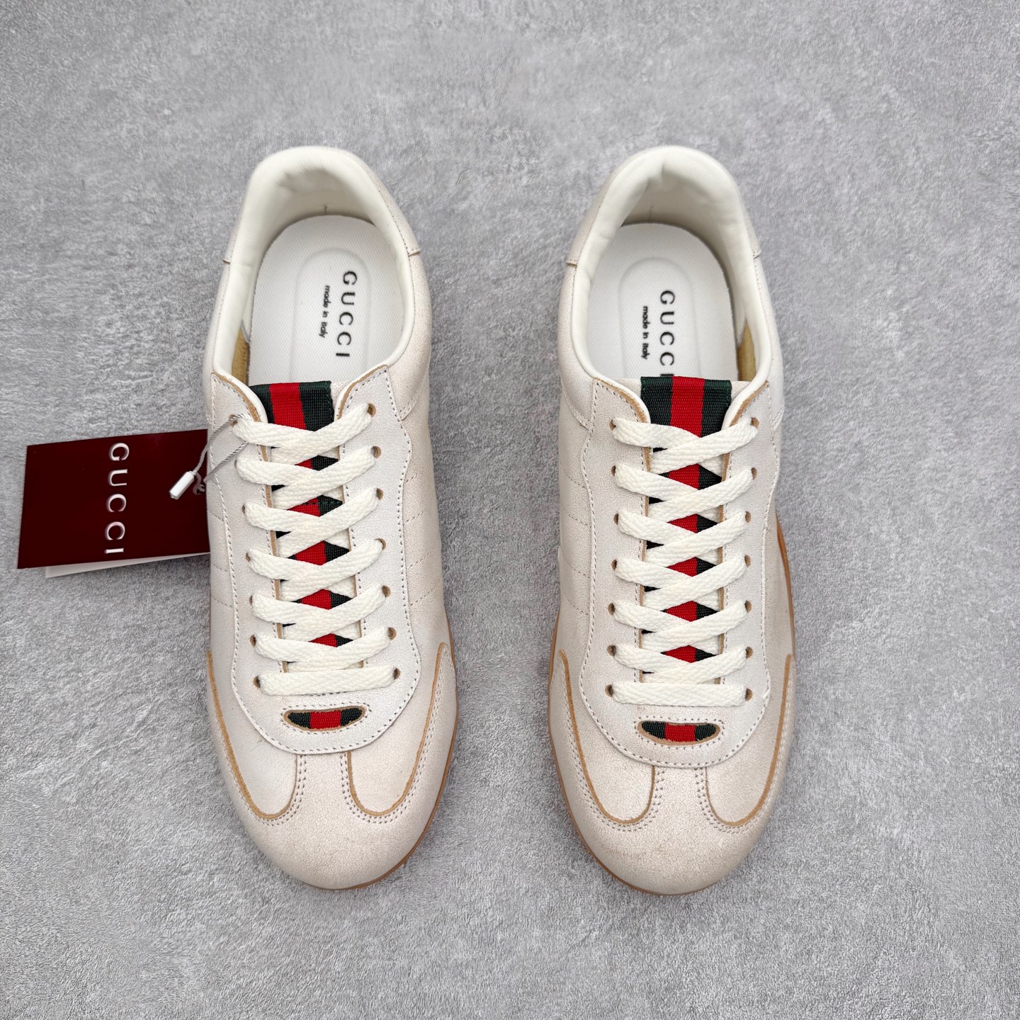 图片[2]-GUCCI 古驰 Shift 皮革圆头系带低帮生活休闲鞋 新款Gucci Shift系列直接美晕 做旧设计 复古又随性Gucci正式发布全新“Gucci Shift”运动鞋系列。该系列从品牌深厚的马术传统汲取灵感，以经典Web条纹为核心，融合多元材质与现代设计，展现品牌标志性的传承与创新 轻盈舒适的穿着感搭配极简廓形，营造出利落而摩登的气质。麂皮、帆布及科技面料的丰富组合，与大胆的配色与设计相得益彰，一同展现更具个性的优雅与活力 尺码：35 36 37 38 39 40 41 42 43 44-选品中心