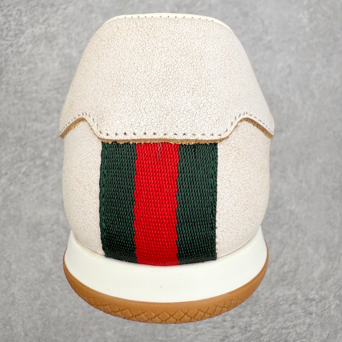 图片[8]-GUCCI 古驰 Shift 皮革圆头系带低帮生活休闲鞋 新款Gucci Shift系列直接美晕 做旧设计 复古又随性Gucci正式发布全新“Gucci Shift”运动鞋系列。该系列从品牌深厚的马术传统汲取灵感，以经典Web条纹为核心，融合多元材质与现代设计，展现品牌标志性的传承与创新 轻盈舒适的穿着感搭配极简廓形，营造出利落而摩登的气质。麂皮、帆布及科技面料的丰富组合，与大胆的配色与设计相得益彰，一同展现更具个性的优雅与活力 尺码：35 36 37 38 39 40 41 42 43 44-选品中心