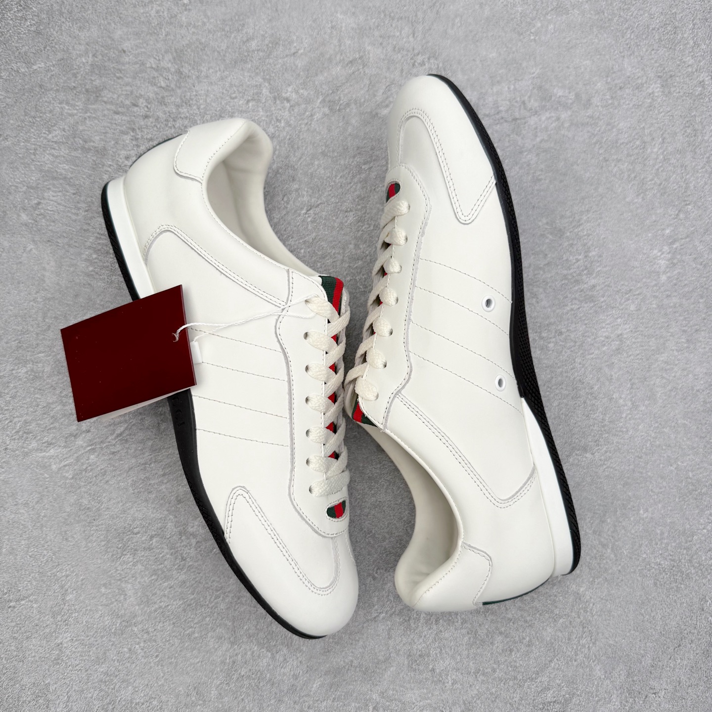 图片[3]-GUCCI 古驰 Shift 皮革圆头系带低帮生活休闲鞋 新款Gucci Shift系列直接美晕 做旧设计 复古又随性Gucci正式发布全新“Gucci Shift”运动鞋系列。该系列从品牌深厚的马术传统汲取灵感，以经典Web条纹为核心，融合多元材质与现代设计，展现品牌标志性的传承与创新 轻盈舒适的穿着感搭配极简廓形，营造出利落而摩登的气质。麂皮、帆布及科技面料的丰富组合，与大胆的配色与设计相得益彰，一同展现更具个性的优雅与活力 尺码：35 36 37 38 39 40 41 42 43 44-选品中心