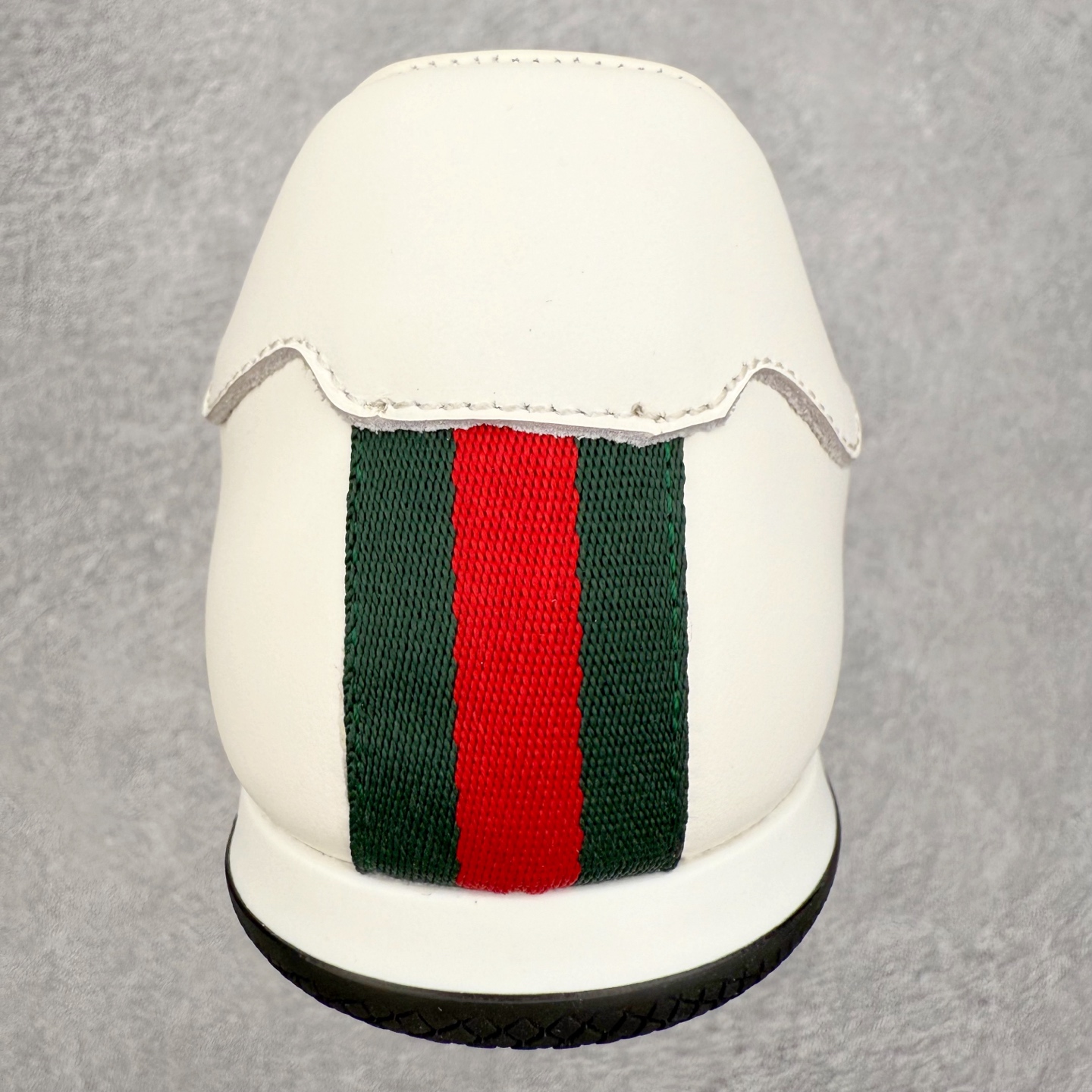 图片[8]-GUCCI 古驰 Shift 皮革圆头系带低帮生活休闲鞋 新款Gucci Shift系列直接美晕 做旧设计 复古又随性Gucci正式发布全新“Gucci Shift”运动鞋系列。该系列从品牌深厚的马术传统汲取灵感，以经典Web条纹为核心，融合多元材质与现代设计，展现品牌标志性的传承与创新 轻盈舒适的穿着感搭配极简廓形，营造出利落而摩登的气质。麂皮、帆布及科技面料的丰富组合，与大胆的配色与设计相得益彰，一同展现更具个性的优雅与活力 尺码：35 36 37 38 39 40 41 42 43 44-选品中心