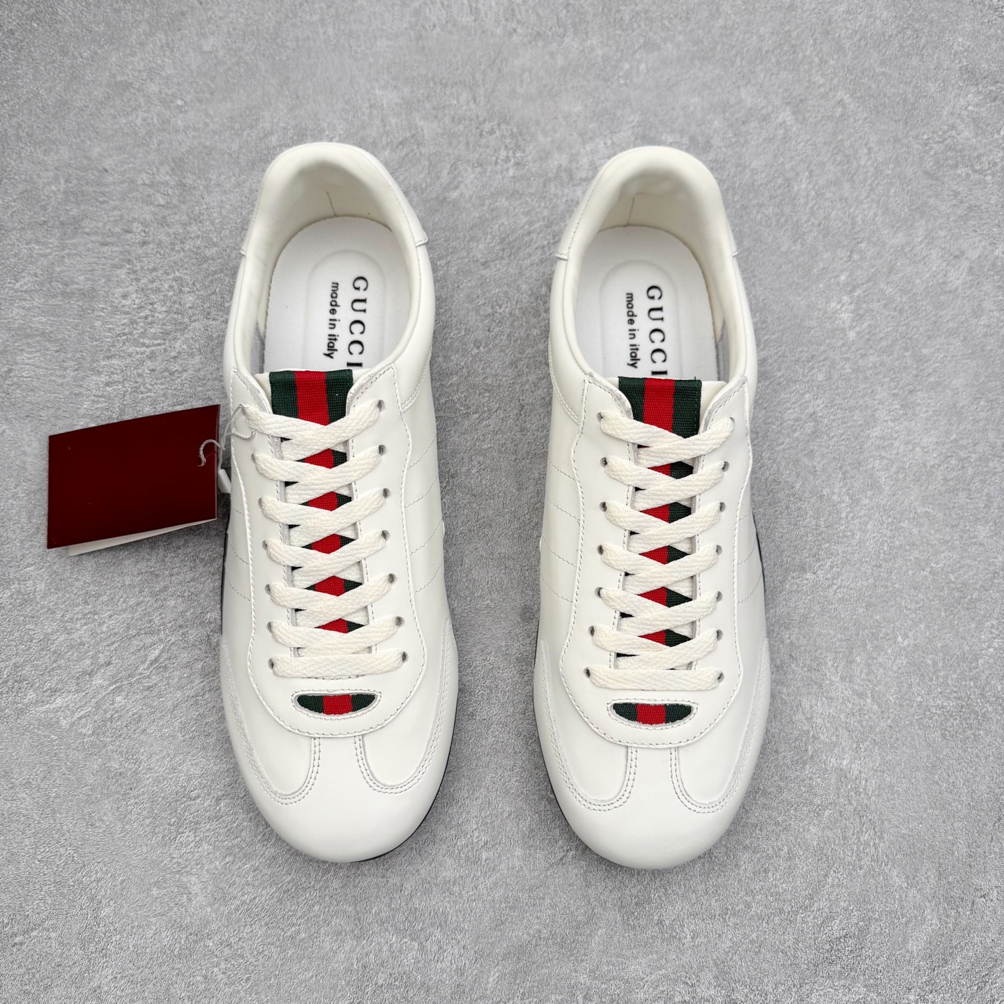 图片[2]-GUCCI 古驰 Shift 皮革圆头系带低帮生活休闲鞋 新款Gucci Shift系列直接美晕 做旧设计 复古又随性Gucci正式发布全新“Gucci Shift”运动鞋系列。该系列从品牌深厚的马术传统汲取灵感，以经典Web条纹为核心，融合多元材质与现代设计，展现品牌标志性的传承与创新 轻盈舒适的穿着感搭配极简廓形，营造出利落而摩登的气质。麂皮、帆布及科技面料的丰富组合，与大胆的配色与设计相得益彰，一同展现更具个性的优雅与活力 尺码：35 36 37 38 39 40 41 42 43 44-选品中心