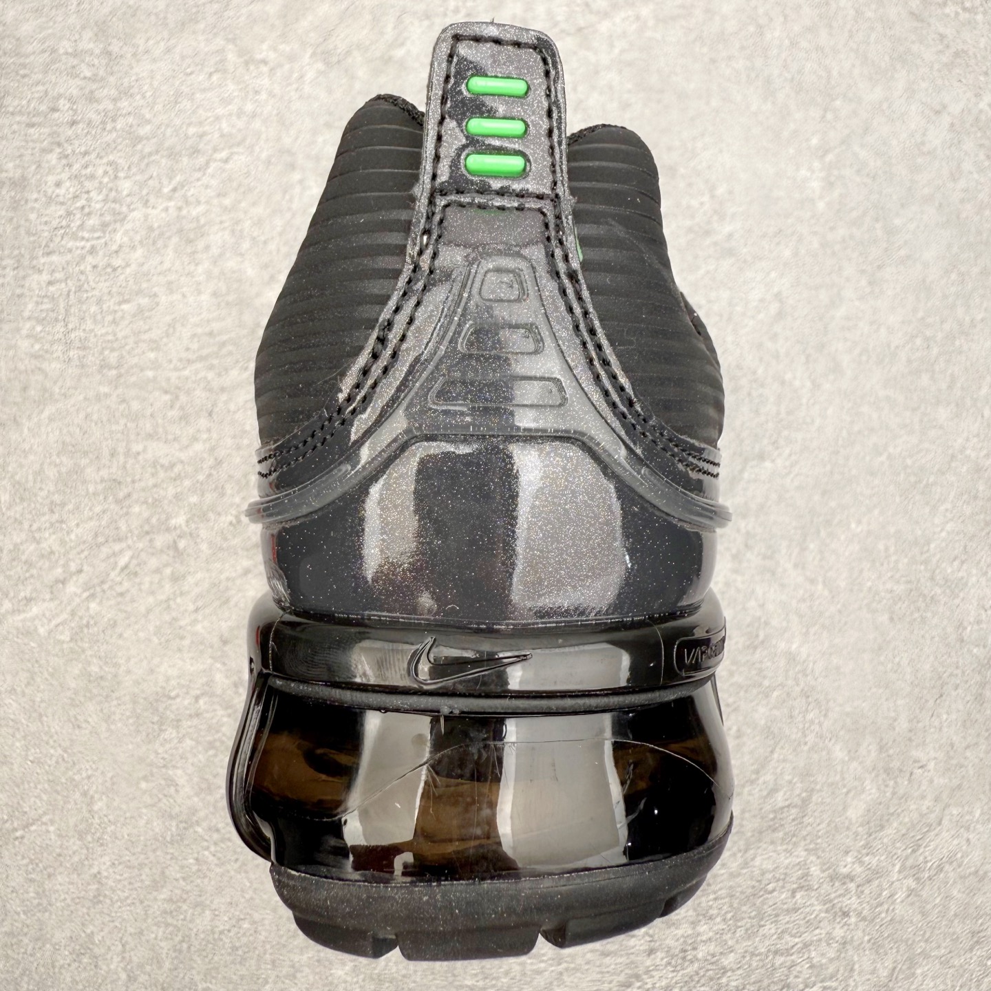 图片[8]-NK Vapormax 360 简约舒适织物低帮气垫休闲跑步鞋 CK2718-003 鞋面依旧延续经典设计，中底则加入了 VaporMax 气垫科技。值得一提的是气垫后跟处带有特殊的支架设计，致敬早期 Air Max 360气垫提高稳定性的后跟支架。实拍调校N版已经零色差零失真 百分百还原实物色彩所见即所得 不存在货不对板色差等低级问题 选购参考实物拍摄 不混卖不参货 只用心做好货严格选品 承诺混一赔十 尺码：36 36.5 37.5 38 38.5 39 40 40.5 41 42 42.5 43 44 44.5 45 46-选品中心