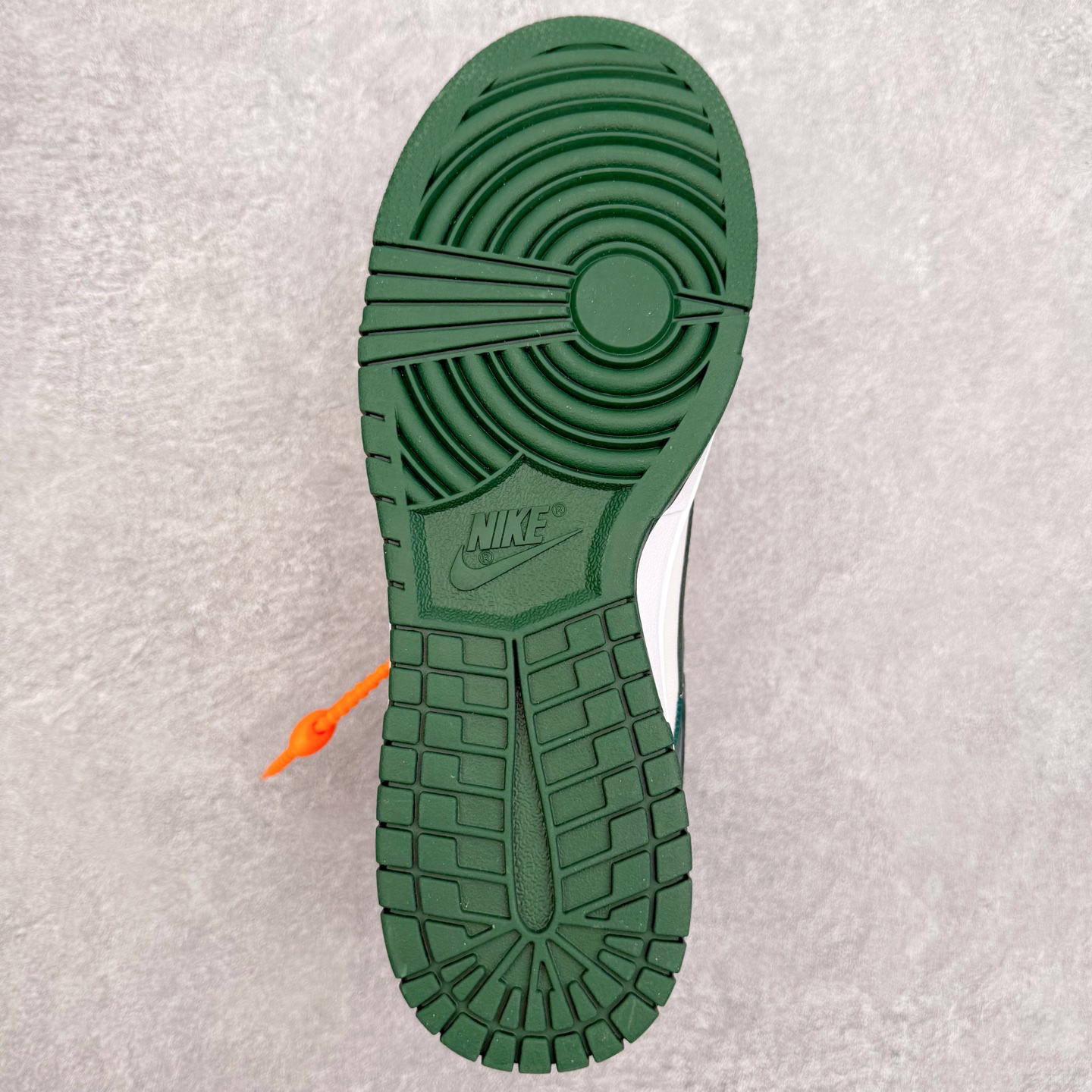 图片[9]-NK Dunk Low DD1391-100 定制系列天花板 无原鞋不开发 全系列得物原鞋一比一校对开发 配色持续更新中 终端对接 优势输出 全套原厂楦头原纸板数据档案倾力打造 原汁原味莞产 极致还原 圈内最强针车工艺 高端零售指定版 广东原厂配套原盒原标 鞋盒分三个尺码段 原厂冲刀 超高清洁度 全鞋零毛边皮料切割 采用原厂百宏鞋带以及原厂百宏织唛舌标 内标可供原厂几率过验 进口原装条纹中底布 四线拉帮白色点胶 原厂拉帮手法遵循公司 原厂电绣 极致还原 尺码：36 36.5 37.5 38 38.5 39 40 40.5 41 42 42.5 43 44 44.5 45 46-选品中心