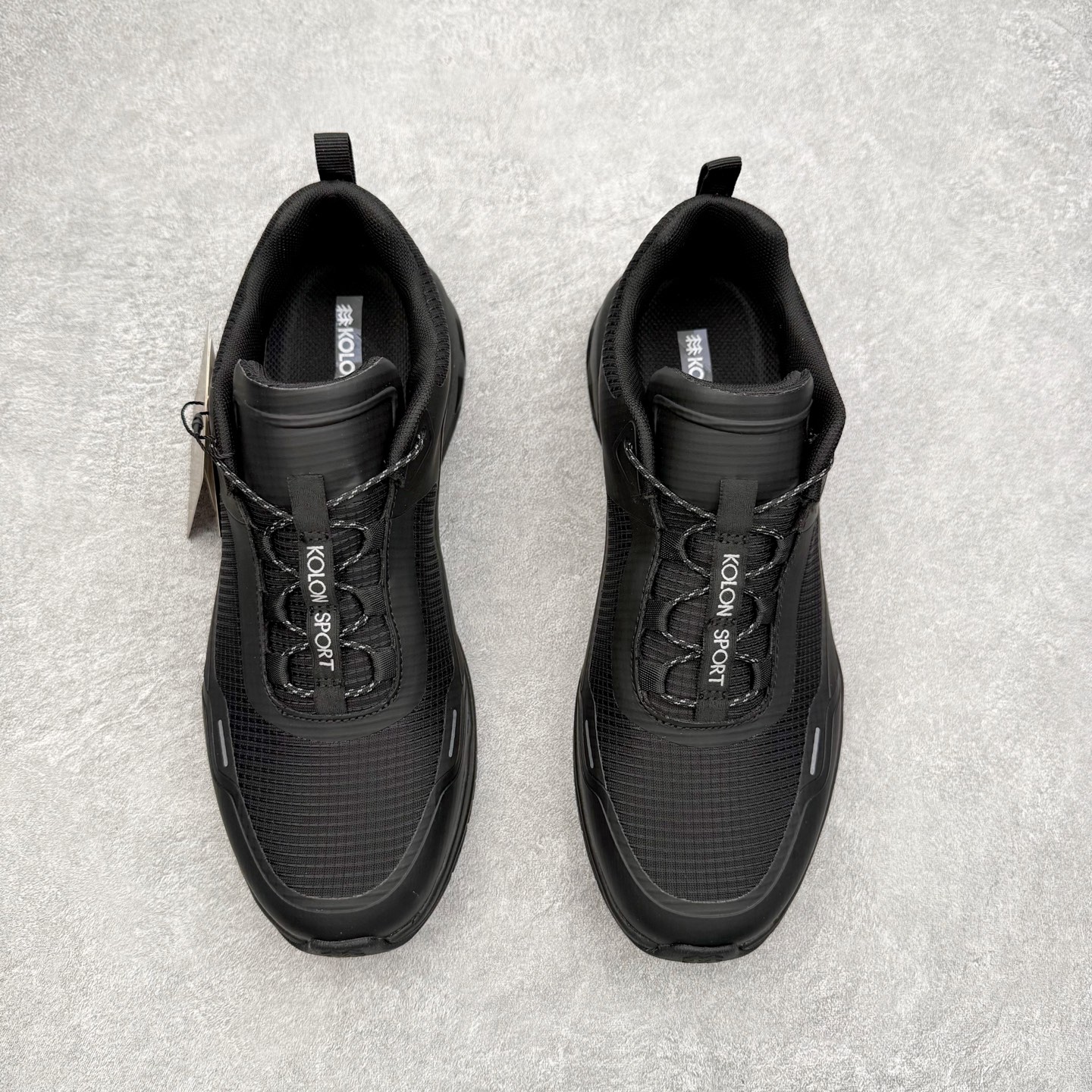 图片[2]-＃HP KOLON SPORT Skyler 2 舒适柔软 防水支撑轻便回弹低帮徒步鞋 男女同款 KOLON SPORT 可隆1973年诞生，并首次推出登山装备。自创立起，KOLON SPORT就把绿色定为基本色调，以常青树为品牌标志，坚持以关爱自然为己任，积极探求自然界的舒适，并以此应用于新产品的开发与研究。40多年来，历经不断革新，成就高端专业户外品牌。实拍调校N版已经零色差零失真 百分百还原实物色彩所见即所得 不存在货不对板色差等低级问题 选购参考实物拍摄 不混卖不参货 只用心做好货严格选品 承诺混一赔十 尺码：39 40 40.5 41 42 42.5 43 44 44.5 45-选品中心