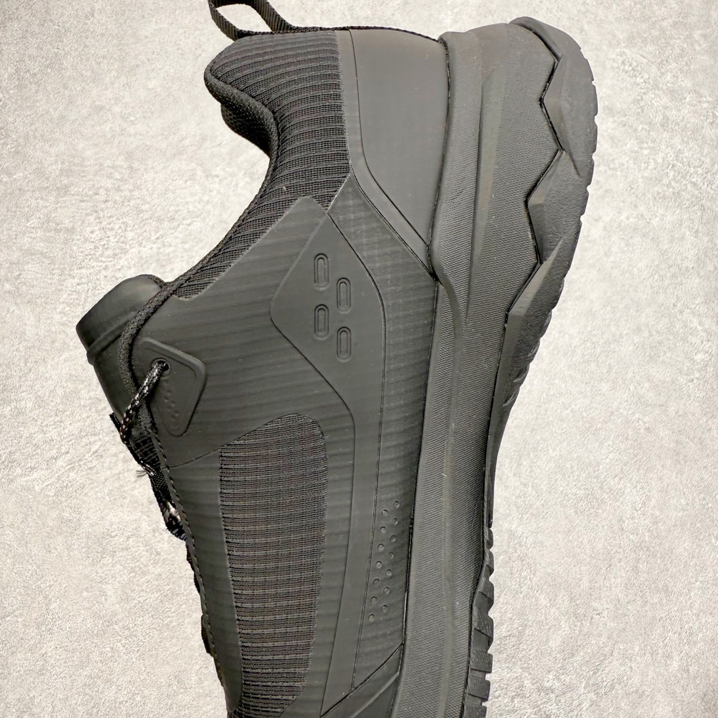 图片[7]-＃HP KOLON SPORT Skyler 2 舒适柔软 防水支撑轻便回弹低帮徒步鞋 男女同款 KOLON SPORT 可隆1973年诞生，并首次推出登山装备。自创立起，KOLON SPORT就把绿色定为基本色调，以常青树为品牌标志，坚持以关爱自然为己任，积极探求自然界的舒适，并以此应用于新产品的开发与研究。40多年来，历经不断革新，成就高端专业户外品牌。实拍调校N版已经零色差零失真 百分百还原实物色彩所见即所得 不存在货不对板色差等低级问题 选购参考实物拍摄 不混卖不参货 只用心做好货严格选品 承诺混一赔十 尺码：39 40 40.5 41 42 42.5 43 44 44.5 45-选品中心