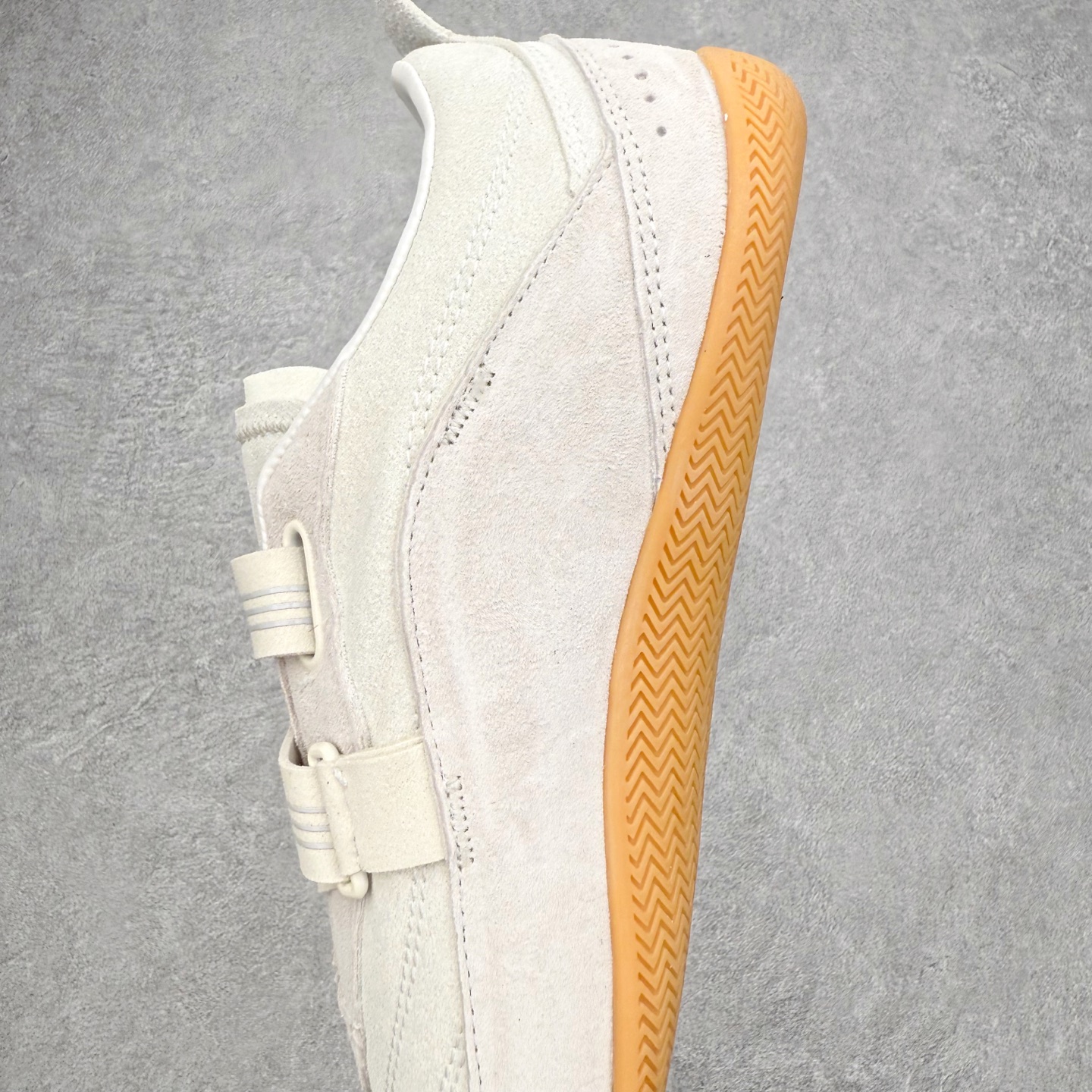 图片[7]-AD FOS URBAN REVERIE 舒适百搭 耐磨 低帮 生活休闲鞋 JS0151 实拍调校N版已经零色差零失真 百分百还原实物色彩所见即所得 不存在货不对板色差等低级问题 选购参考实物拍摄 不混卖不参货 只用心做好货严格选品 承诺混一赔十 尺码：36 36.5 37.5 38 38.5 39 40 40.5 41 42 42.5 43 44 44.5 45-选品中心