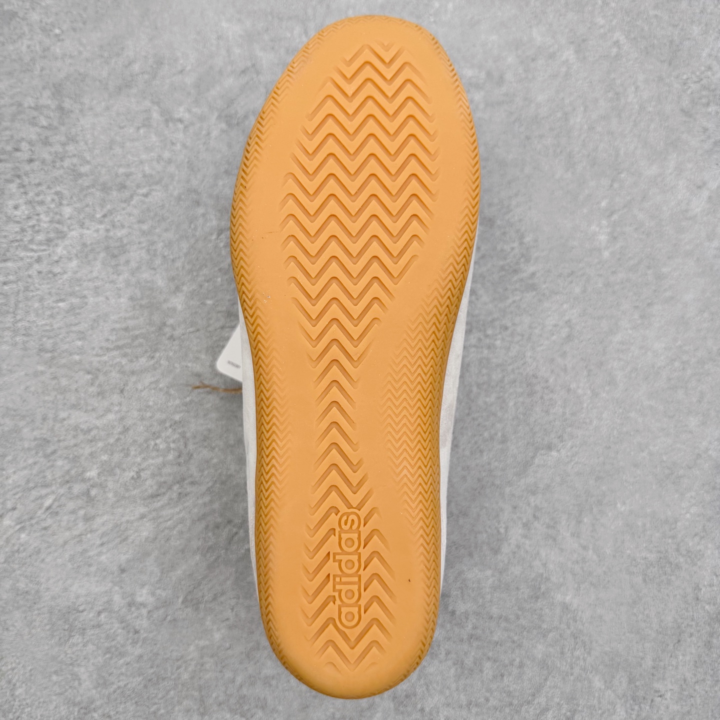 图片[9]-AD FOS URBAN REVERIE 舒适百搭 耐磨 低帮 生活休闲鞋 JS0151 实拍调校N版已经零色差零失真 百分百还原实物色彩所见即所得 不存在货不对板色差等低级问题 选购参考实物拍摄 不混卖不参货 只用心做好货严格选品 承诺混一赔十 尺码：36 36.5 37.5 38 38.5 39 40 40.5 41 42 42.5 43 44 44.5 45-选品中心