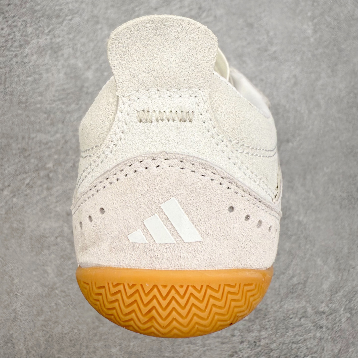 图片[8]-AD FOS URBAN REVERIE 舒适百搭 耐磨 低帮 生活休闲鞋 JS0151 实拍调校N版已经零色差零失真 百分百还原实物色彩所见即所得 不存在货不对板色差等低级问题 选购参考实物拍摄 不混卖不参货 只用心做好货严格选品 承诺混一赔十 尺码：36 36.5 37.5 38 38.5 39 40 40.5 41 42 42.5 43 44 44.5 45-选品中心