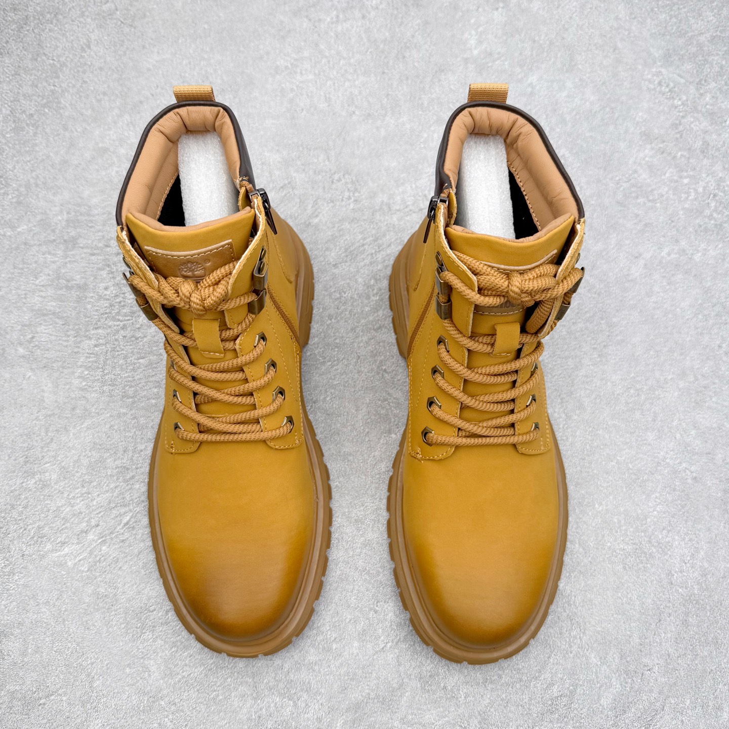 图片[2]-Timberland添柏岚/天伯伦户外中帮休闲大黄靴系列 广东大厂品质 原盒原包装 面料采用意大利🇮🇹顶级磨砂细纹牛皮 搭配防臭防腐真皮乳胶鞋垫 给您完美的穿着体验 质量考究耐穿 型男必备 专治不帅 高品质脚感一流 尺码：38 39 40 41 42 43 44（皮鞋码）-选品中心