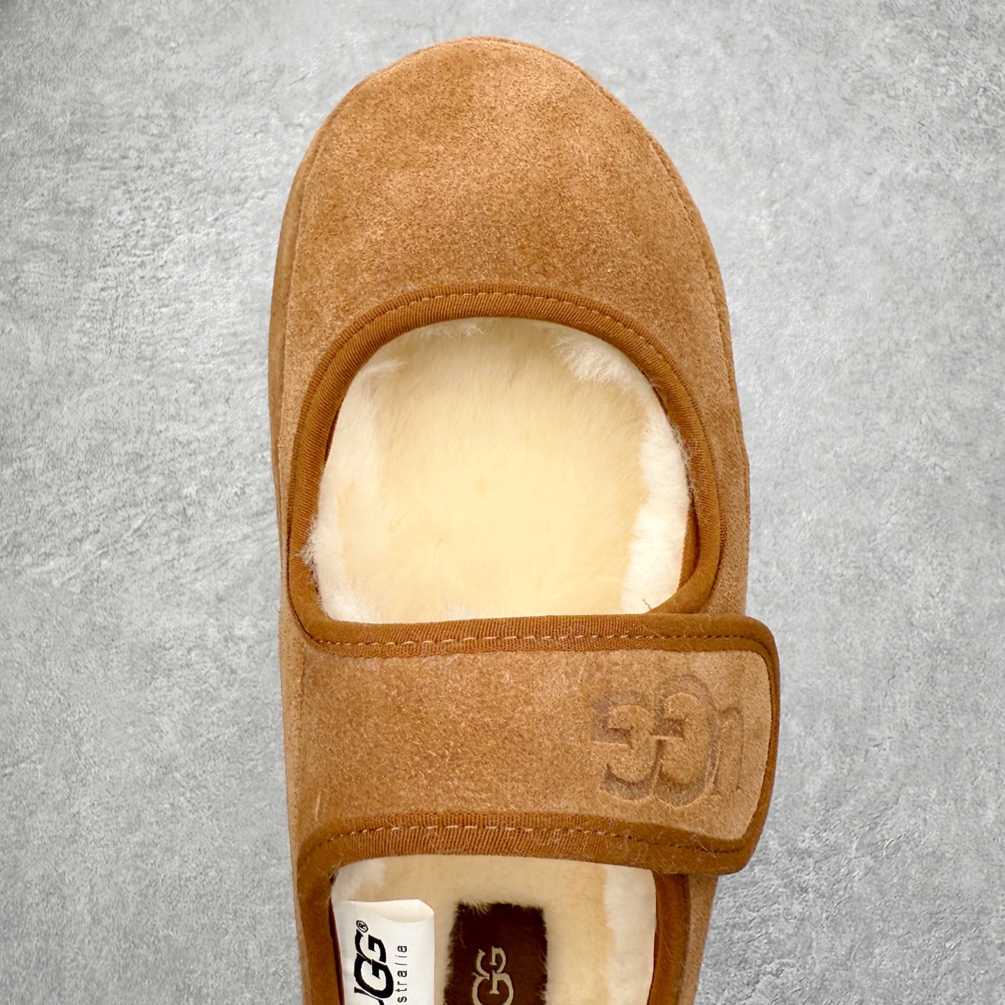 图片[4]-UGG 0881 秋冬羊皮毛一体雪地靴 全鞋采用ZP同厂 隆丰A级澳洲进口羊皮毛一体 品牌代工厂生产线 完全遵循ZP工艺流程 代工厂原厂版师 秉承无原鞋不开发选择 注重每一处细节 市面最正版型 TREADLITE\\\”轻翼\\\”科技外底 轻便/耐用/柔韧/桩型【售后郑重承诺】一个月内若出现重大脱胶/断底等质量问题 直接为您换新！尺码：35 36 37 38 39 40-选品中心