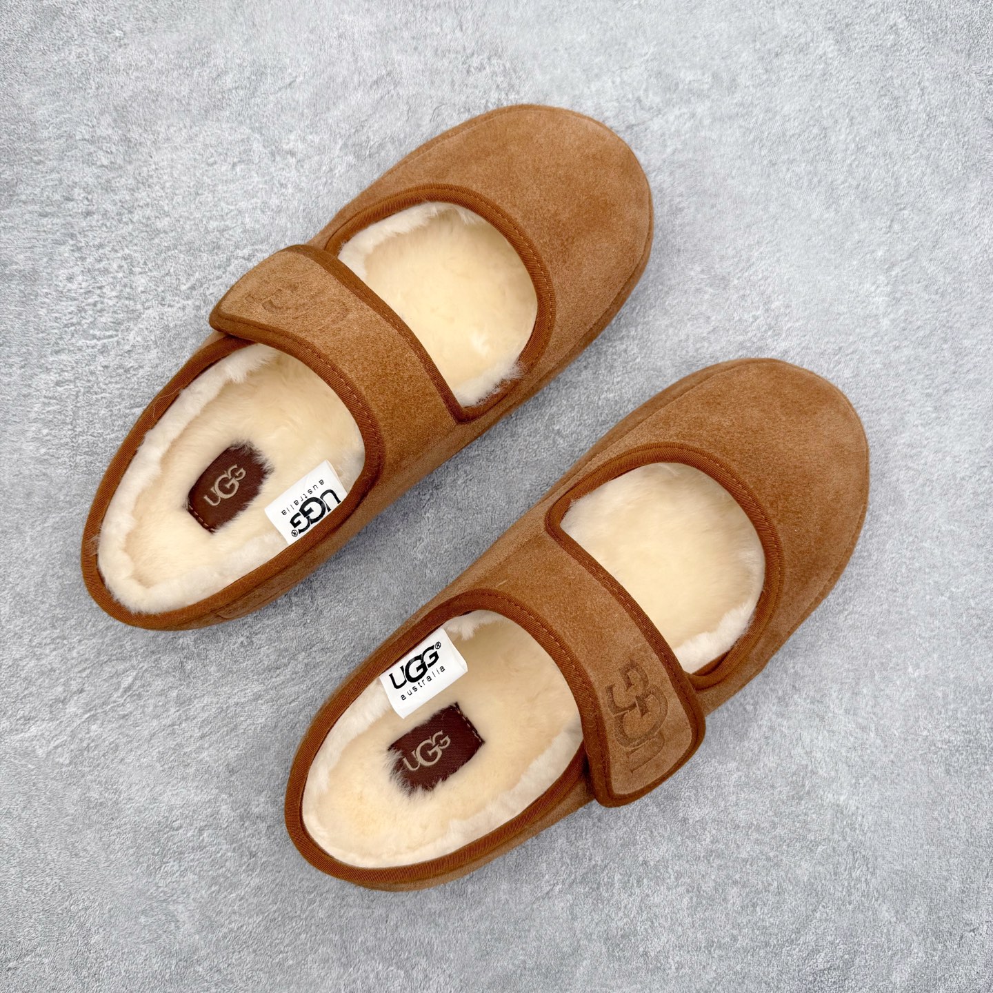 图片[3]-UGG 0881 秋冬羊皮毛一体雪地靴 全鞋采用ZP同厂 隆丰A级澳洲进口羊皮毛一体 品牌代工厂生产线 完全遵循ZP工艺流程 代工厂原厂版师 秉承无原鞋不开发选择 注重每一处细节 市面最正版型 TREADLITE\\\”轻翼\\\”科技外底 轻便/耐用/柔韧/桩型【售后郑重承诺】一个月内若出现重大脱胶/断底等质量问题 直接为您换新！尺码：35 36 37 38 39 40-选品中心