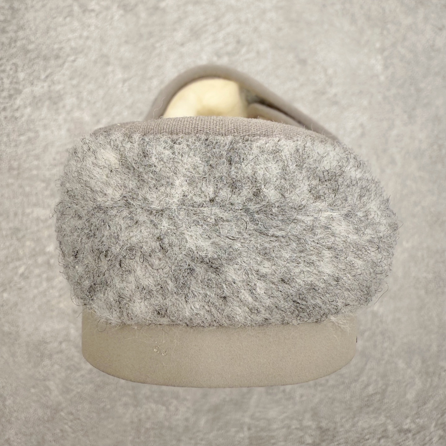 图片[8]-UGG 0881 秋冬羊皮毛一体雪地靴 全鞋采用ZP同厂 隆丰A级澳洲进口羊皮毛一体 品牌代工厂生产线 完全遵循ZP工艺流程 代工厂原厂版师 秉承无原鞋不开发选择 注重每一处细节 市面最正版型 TREADLITE\\\”轻翼\\\”科技外底 轻便/耐用/柔韧/桩型【售后郑重承诺】一个月内若出现重大脱胶/断底等质量问题 直接为您换新！尺码：35 36 37 38 39 40-选品中心