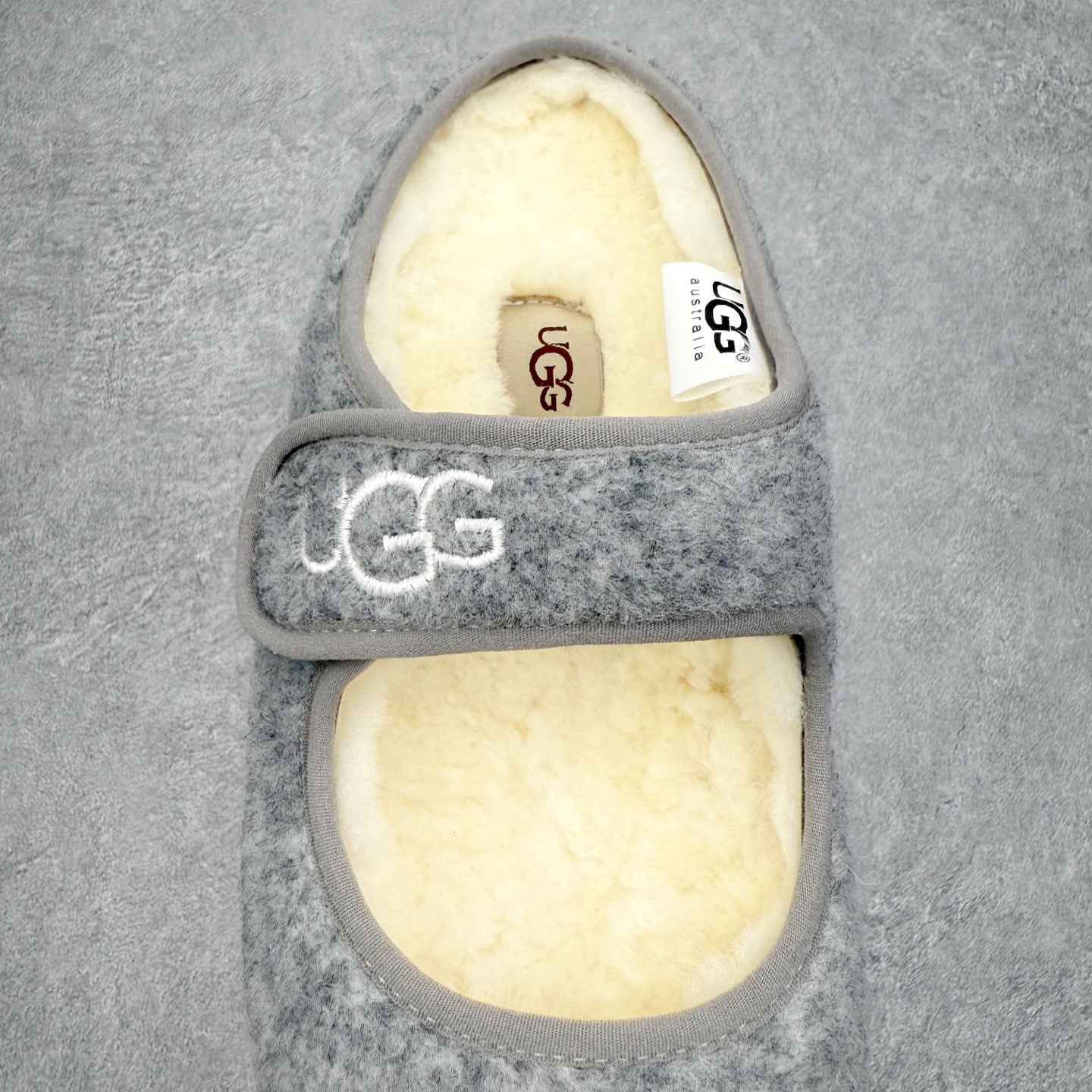 图片[5]-UGG 0881 秋冬羊皮毛一体雪地靴 全鞋采用ZP同厂 隆丰A级澳洲进口羊皮毛一体 品牌代工厂生产线 完全遵循ZP工艺流程 代工厂原厂版师 秉承无原鞋不开发选择 注重每一处细节 市面最正版型 TREADLITE\\\”轻翼\\\”科技外底 轻便/耐用/柔韧/桩型【售后郑重承诺】一个月内若出现重大脱胶/断底等质量问题 直接为您换新！尺码：35 36 37 38 39 40-选品中心