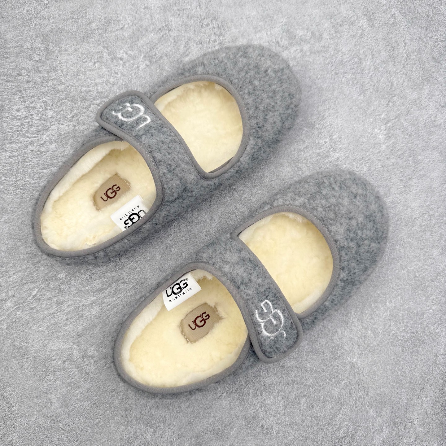 图片[3]-UGG 0881 秋冬羊皮毛一体雪地靴 全鞋采用ZP同厂 隆丰A级澳洲进口羊皮毛一体 品牌代工厂生产线 完全遵循ZP工艺流程 代工厂原厂版师 秉承无原鞋不开发选择 注重每一处细节 市面最正版型 TREADLITE\\\”轻翼\\\”科技外底 轻便/耐用/柔韧/桩型【售后郑重承诺】一个月内若出现重大脱胶/断底等质量问题 直接为您换新！尺码：35 36 37 38 39 40-选品中心