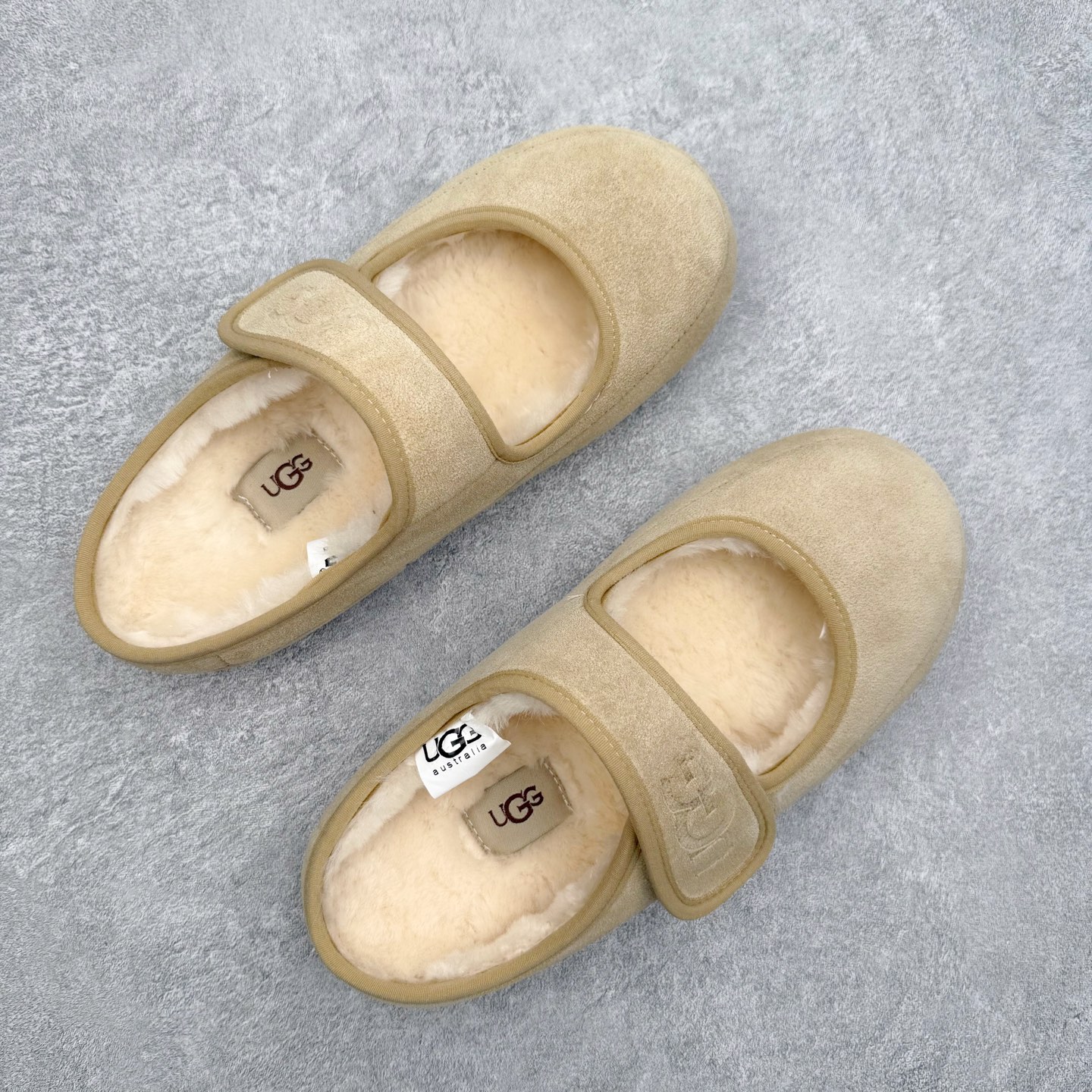 图片[3]-UGG 0881 秋冬羊皮毛一体雪地靴 全鞋采用ZP同厂 隆丰A级澳洲进口羊皮毛一体 品牌代工厂生产线 完全遵循ZP工艺流程 代工厂原厂版师 秉承无原鞋不开发选择 注重每一处细节 市面最正版型 TREADLITE\\\”轻翼\\\”科技外底 轻便/耐用/柔韧/桩型【售后郑重承诺】一个月内若出现重大脱胶/断底等质量问题 直接为您换新！尺码：35 36 37 38 39 40-选品中心